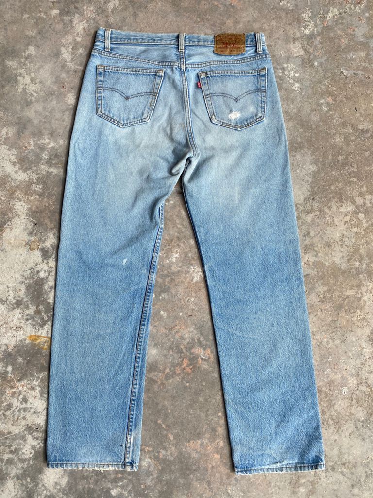 Levi's Vintage Clothing GRAIL🔥Vintage Distress Light Wash 90s Levi's 501 Jeans Size US 32 / EU 48 - 2 Thumbnail