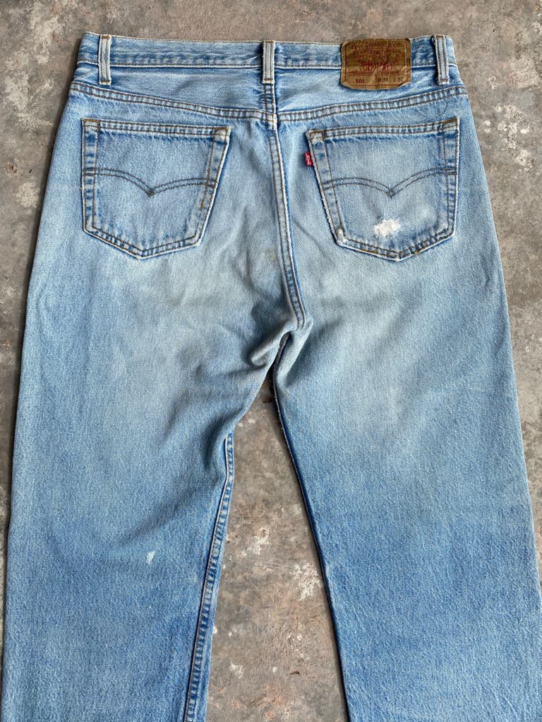 Levi's Vintage Clothing GRAIL🔥Vintage Distress Light Wash 90s Levi's 501 Jeans Size US 32 / EU 48 - 15 Thumbnail