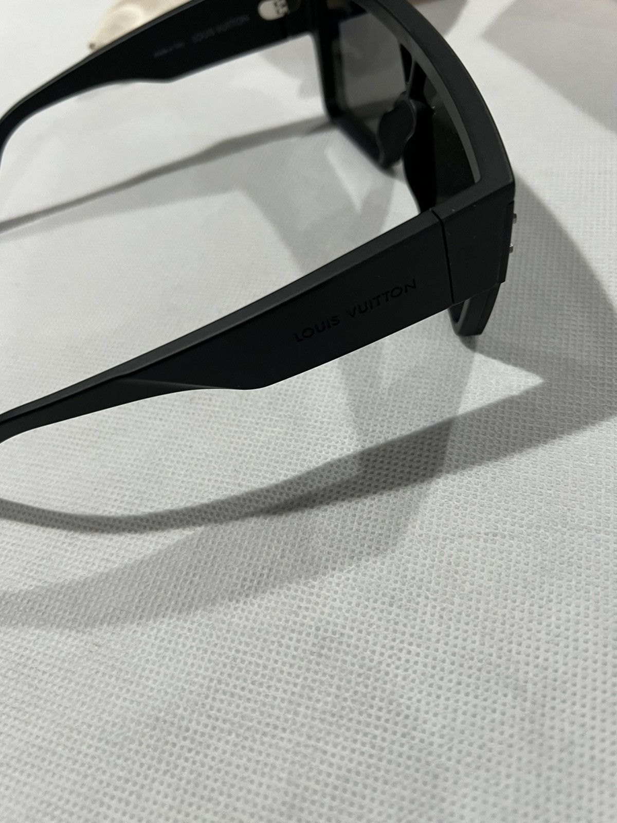 Louis Vuitton Louis Vuitton sunglasses. Size ONE SIZE - 6 Thumbnail
