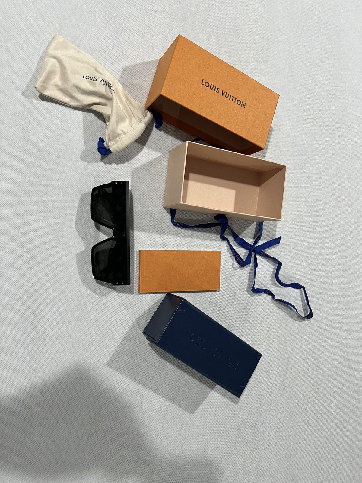 Louis Vuitton Louis Vuitton sunglasses. Size ONE SIZE - 1 Thumbnail