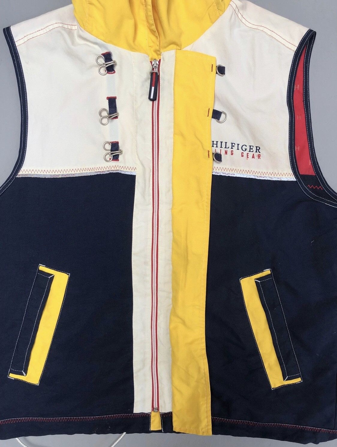 Tommy Hilfiger × Vintage Iconic Colourful Tommy Hilfiger Sailings Gear Hooded Vest Size US L / EU 52-54 / 3 - 7 Thumbnail