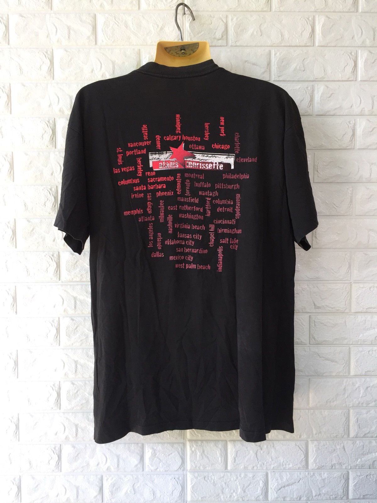 Band Tees × Vintage VINTAGE ALANIS MORISSETTE GRUNGE TSHIRT Size US XL / EU 56 / 4 - 2 Thumbnail