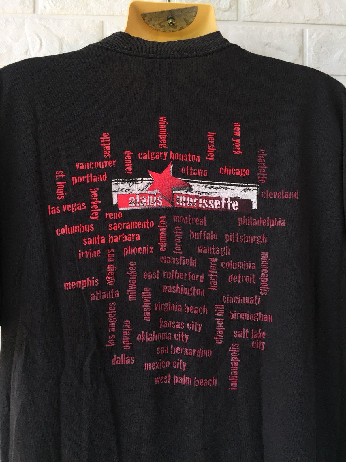 Band Tees × Vintage VINTAGE ALANIS MORISSETTE GRUNGE TSHIRT Size US XL / EU 56 / 4 - 6 Thumbnail