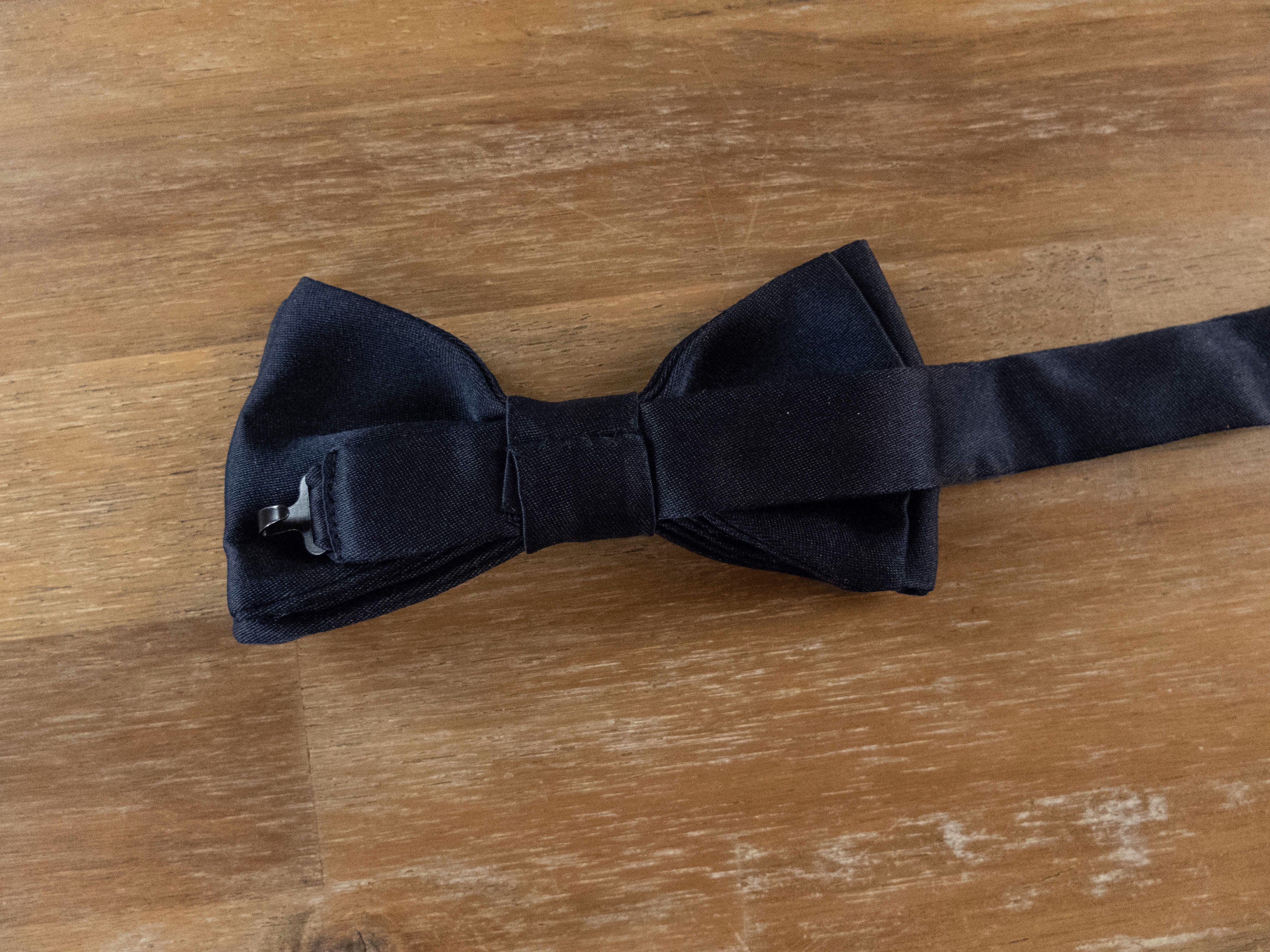 Valentino VALENTINO solid navy blue silk bow tie authentic designer Size ONE SIZE - 3 Thumbnail