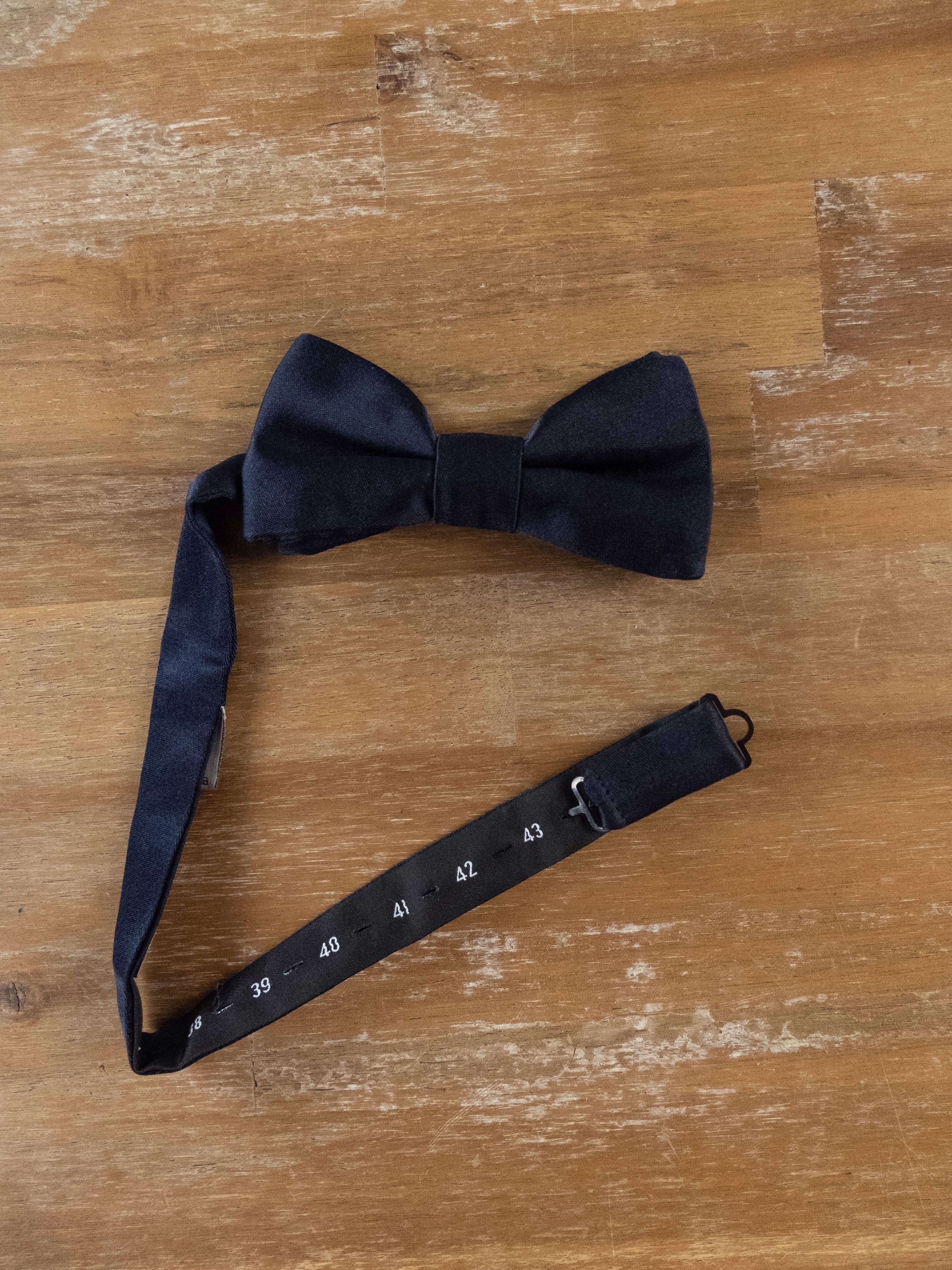 Valentino VALENTINO solid navy blue silk bow tie authentic designer Size ONE SIZE - 1 Thumbnail