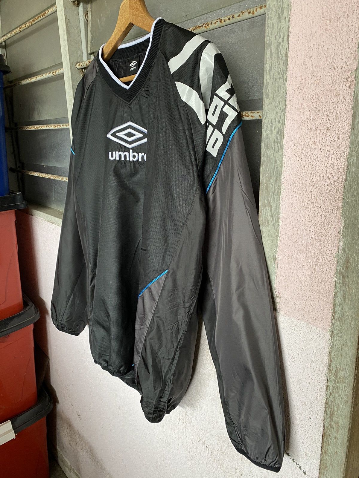Descente × Umbro Umbro Descente Center Logo Embroidery Training Size US L / EU 52-54 / 3 - 3 Thumbnail