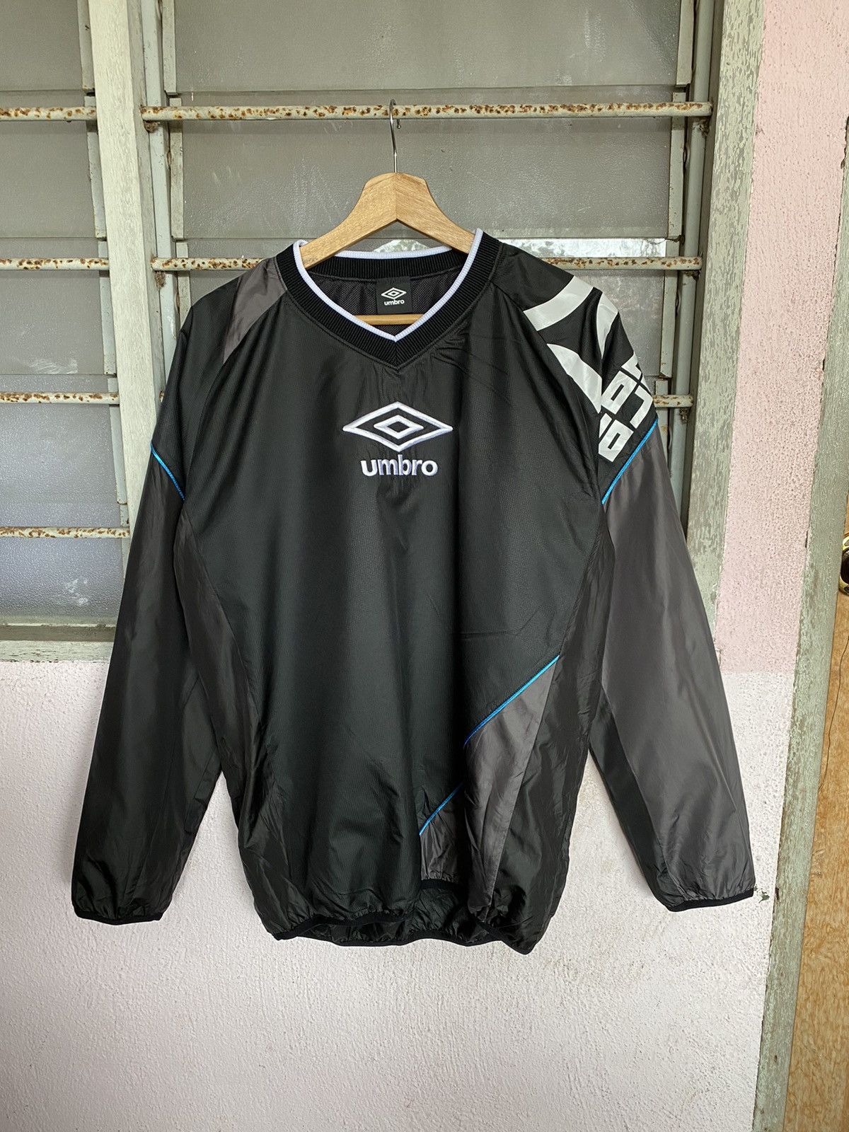Descente × Umbro Umbro Descente Center Logo Embroidery Training Size US L / EU 52-54 / 3 - 5 Thumbnail