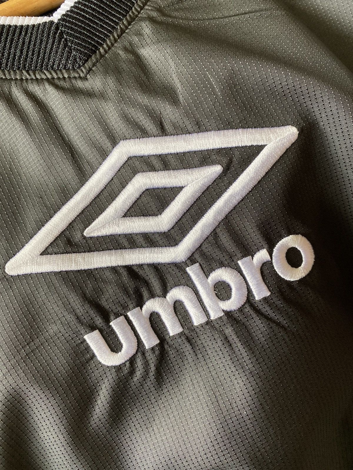 Descente × Umbro Umbro Descente Center Logo Embroidery Training Size US L / EU 52-54 / 3 - 6 Thumbnail