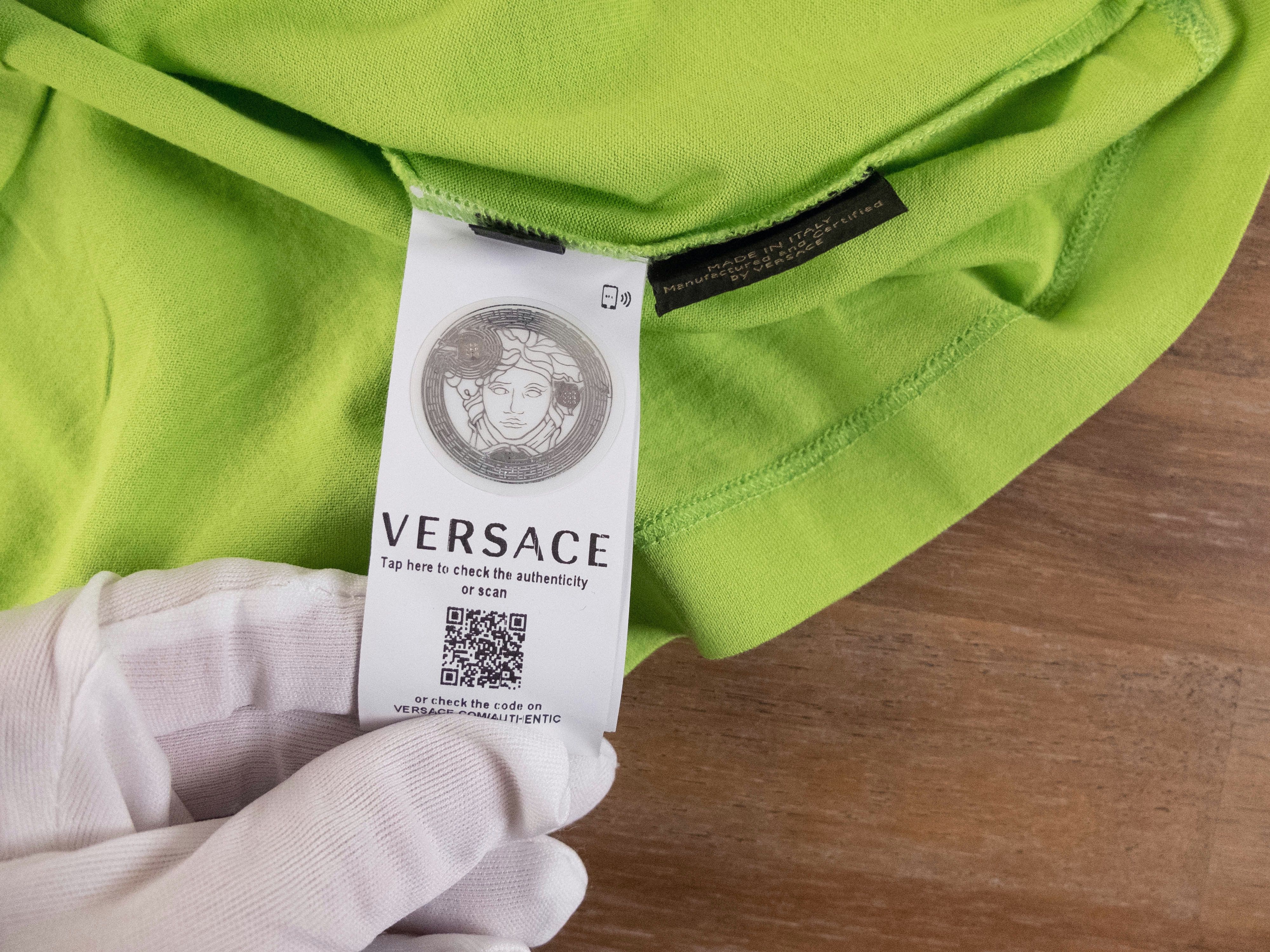 Versace VERSACE lime green barocco print t-shirt Medium NWT Size US M / EU 48-50 / 2 - 8 Thumbnail