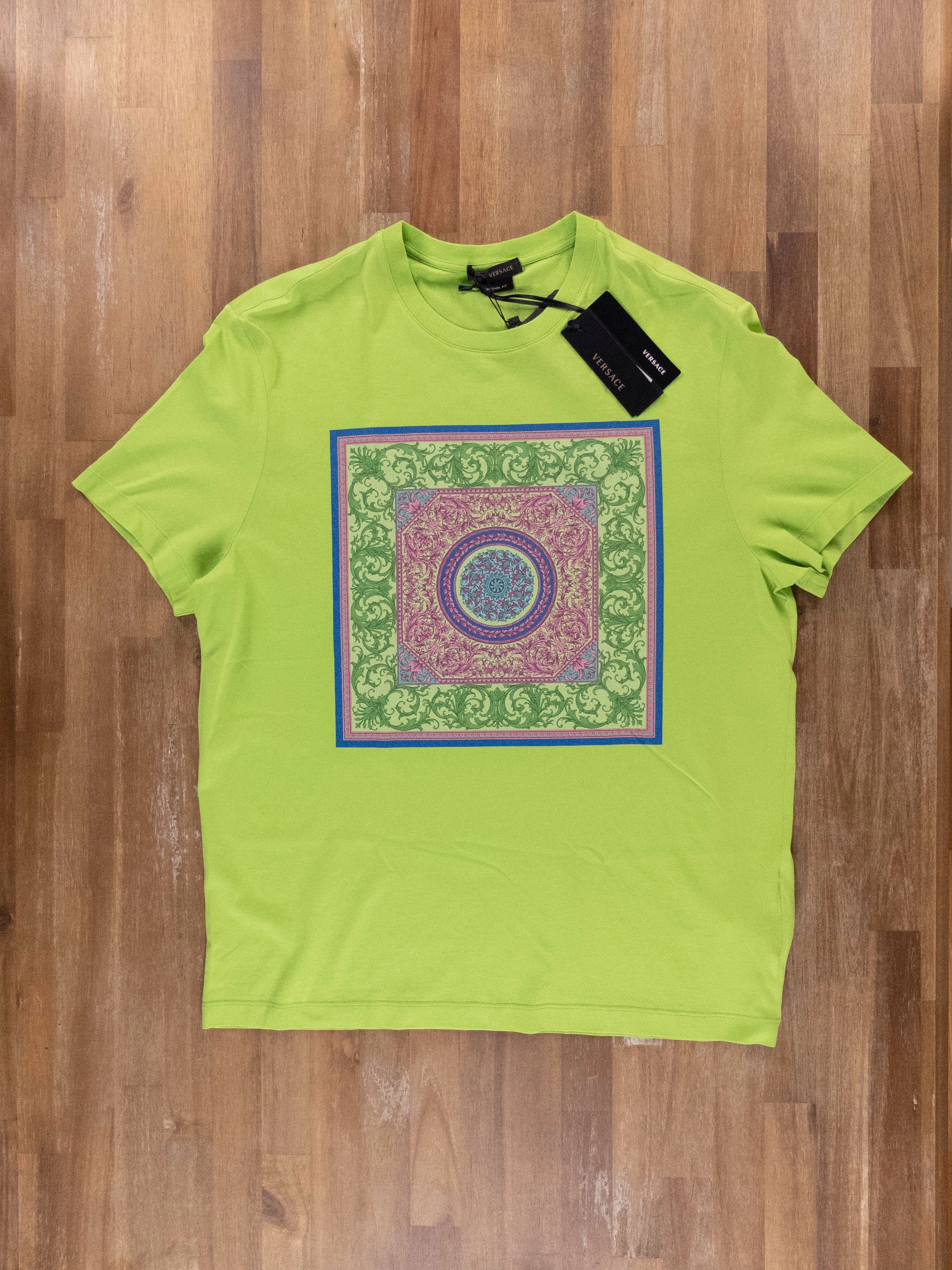 Versace VERSACE lime green barocco print t-shirt Medium NWT Size US M / EU 48-50 / 2 - 4 Thumbnail