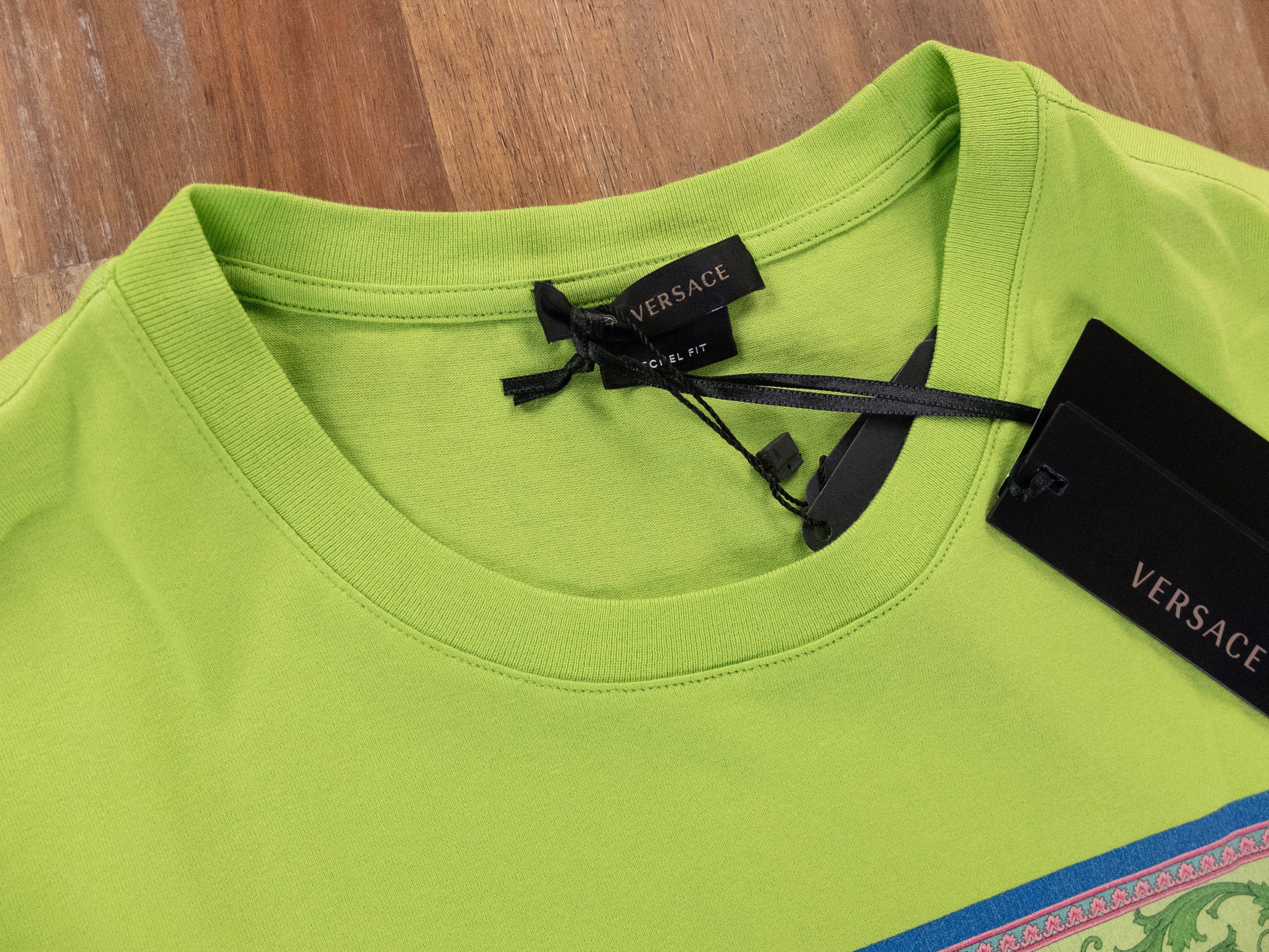 Versace VERSACE lime green barocco print t-shirt Medium NWT Size US M / EU 48-50 / 2 - 5 Thumbnail