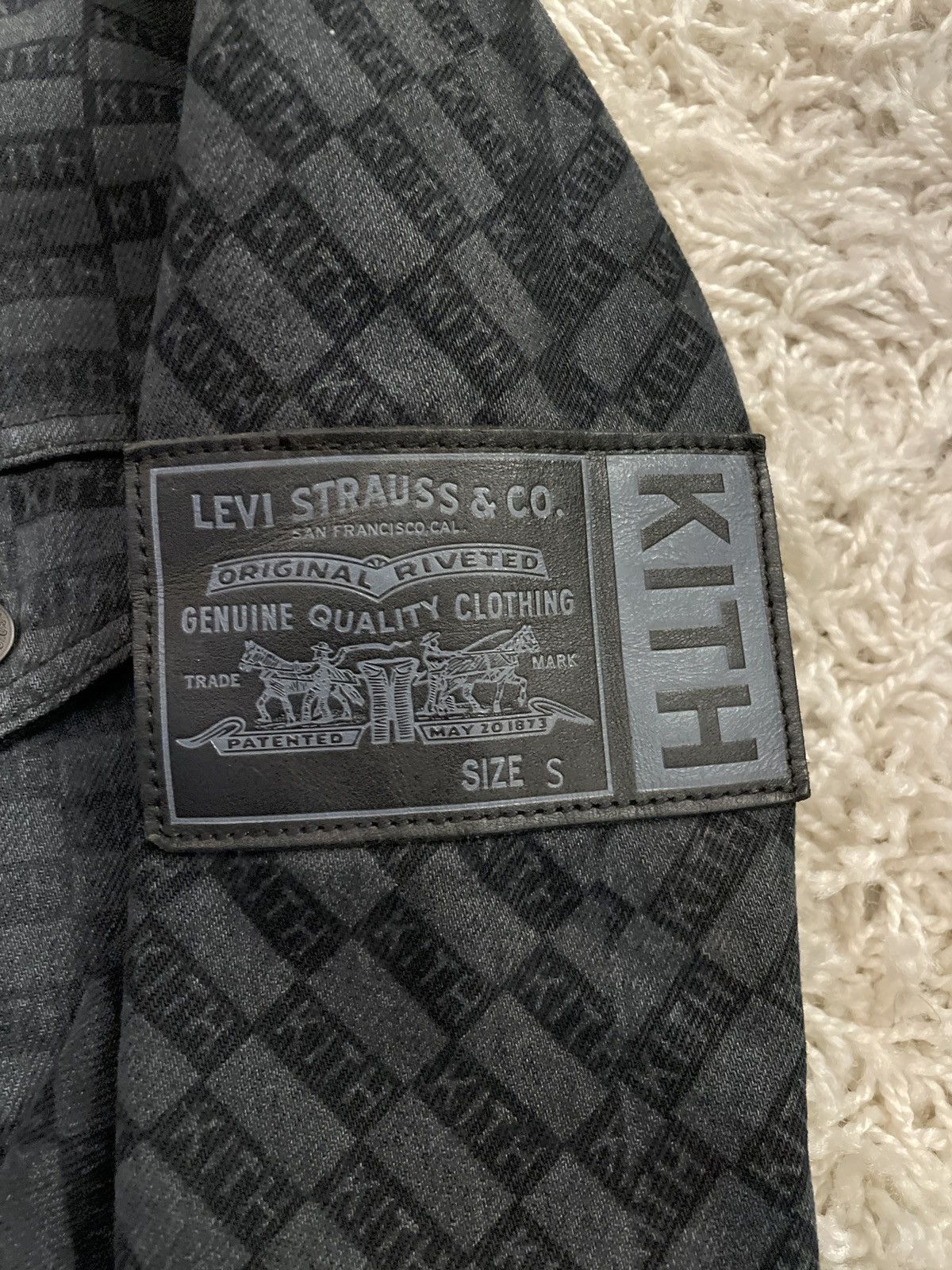Kith × Levi's LEVI’S X KITH BLACK MONOGRAM DENIM JACKET SIZE SMALL S Size US S / EU 44-46 / 1 - 3 Thumbnail