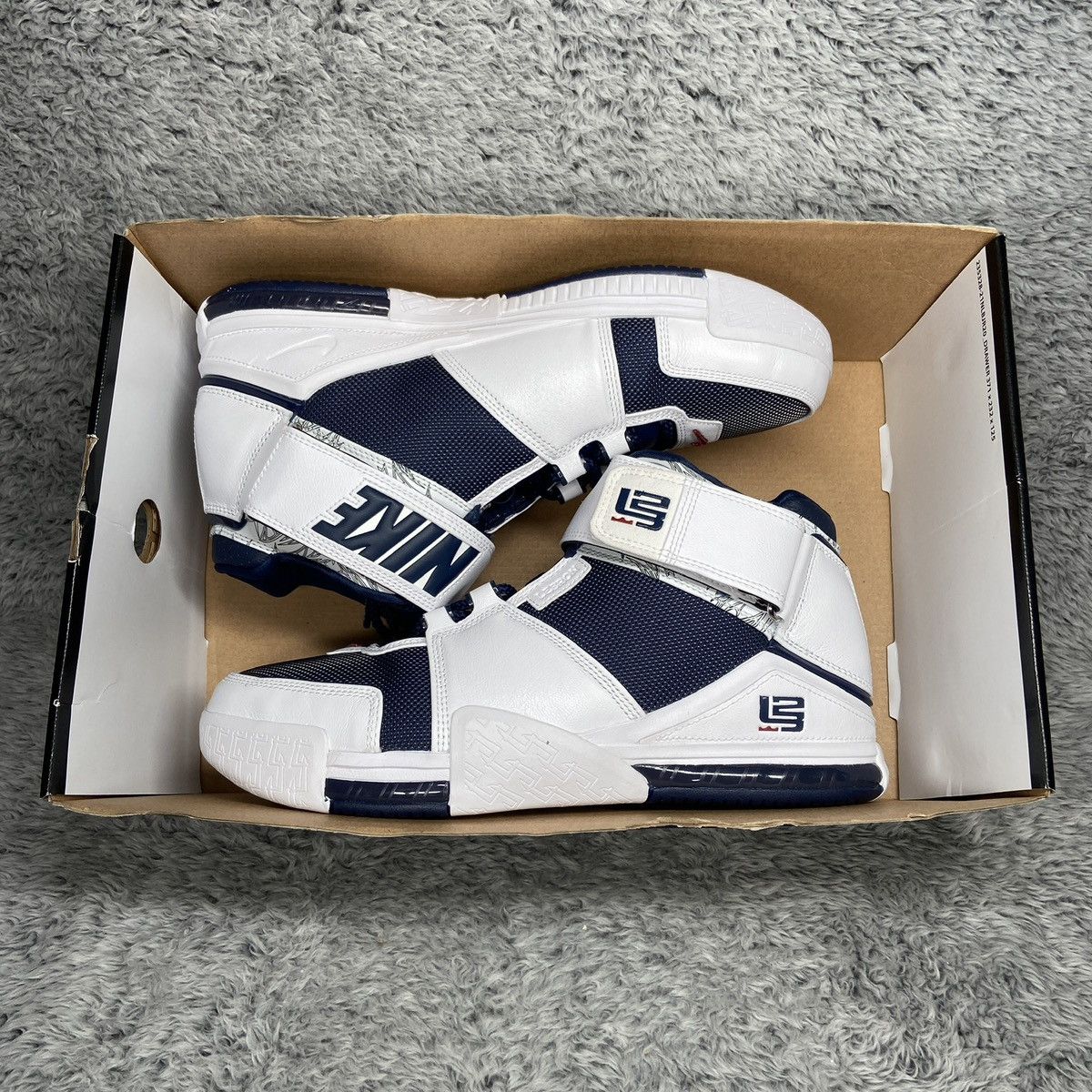 Nike Nike Zoom Lebron 2 Midnight Navy White Men's Size 12 Size US 12 / EU 45 - 10 Thumbnail