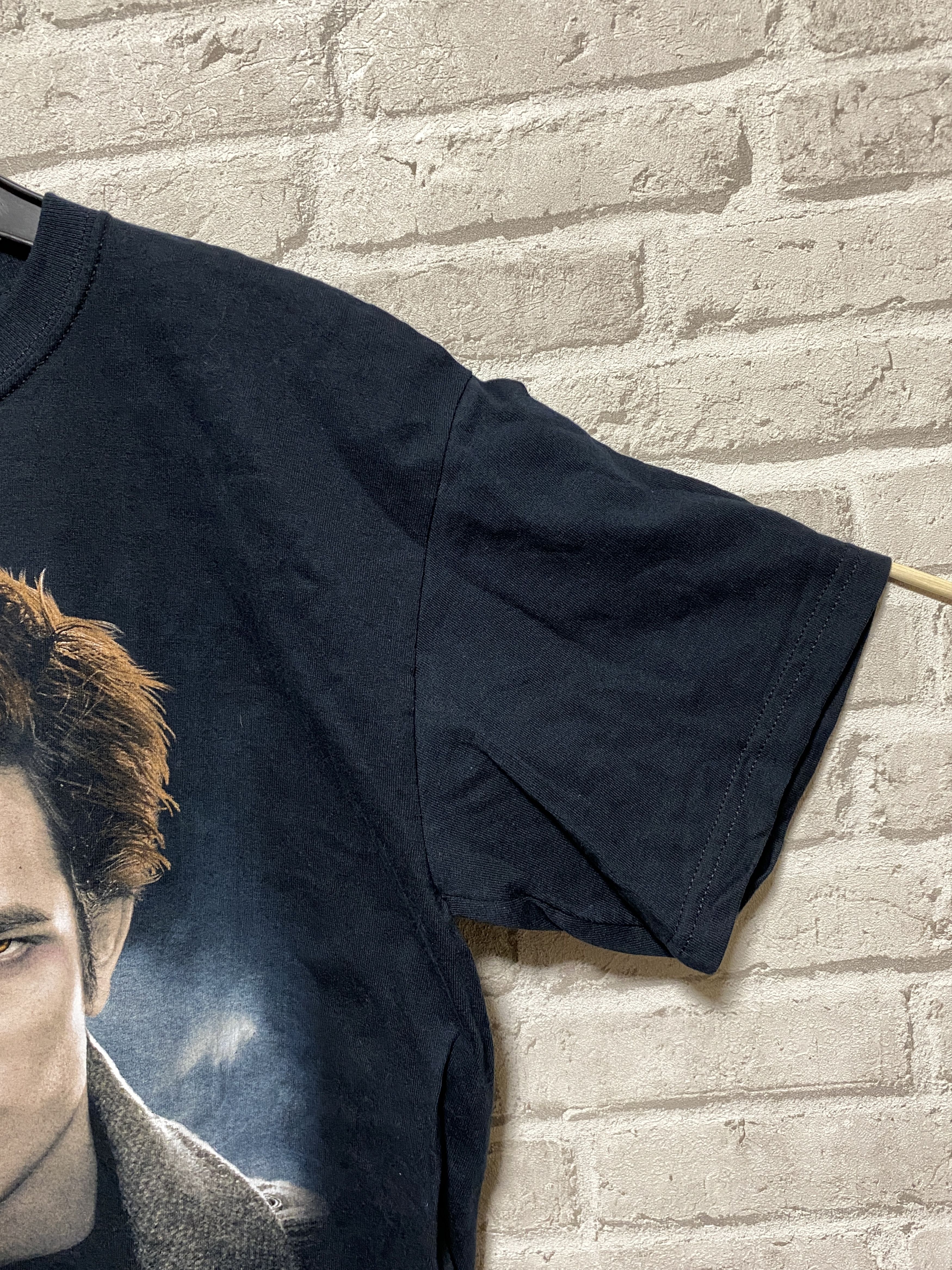 Vintage Vintage 2000s The Twilight Saga Movie Edward T-shirt Size US M / EU 48-50 / 2 - 6 Thumbnail