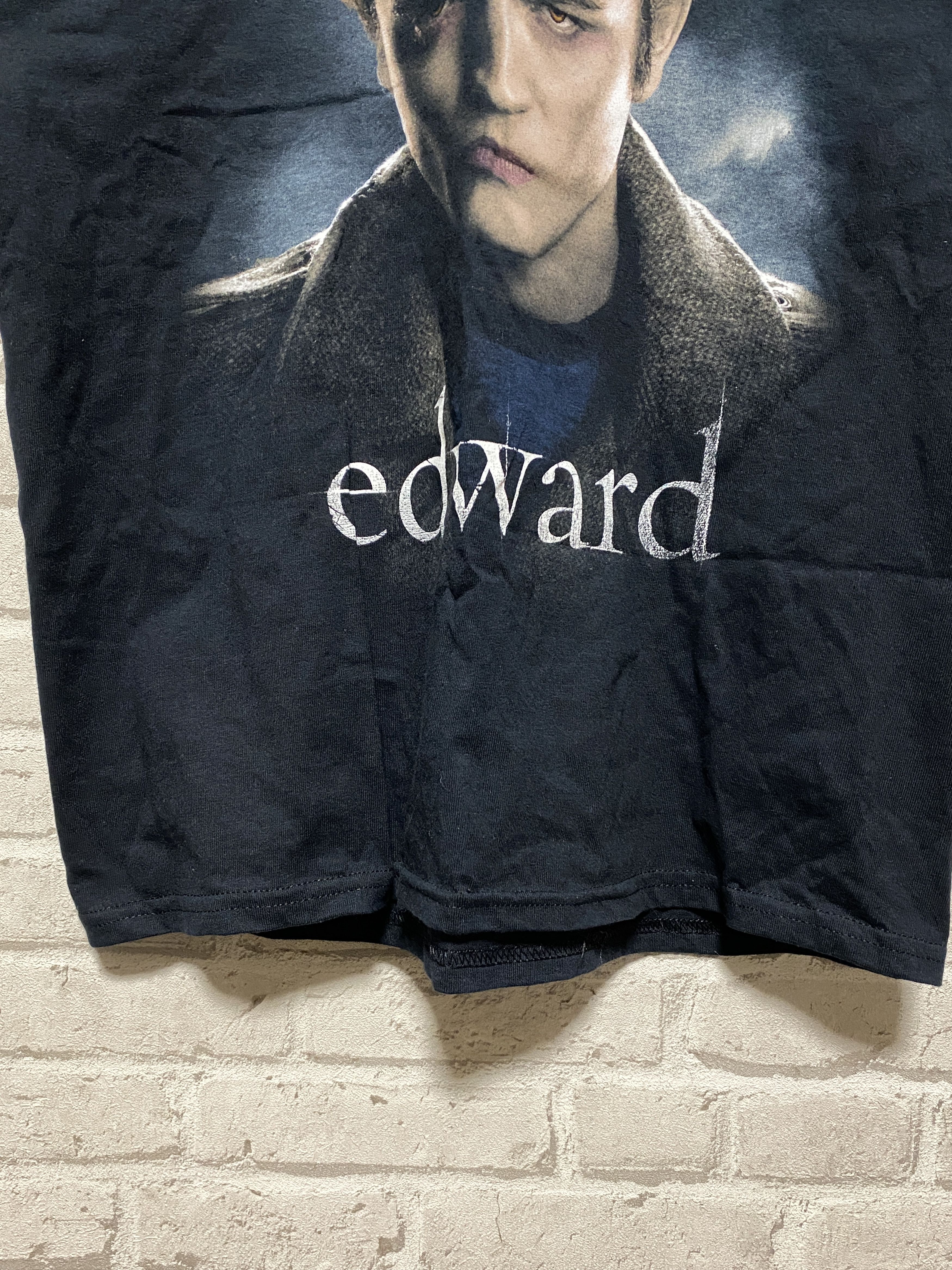 Vintage Vintage 2000s The Twilight Saga Movie Edward T-shirt Size US M / EU 48-50 / 2 - 9 Thumbnail
