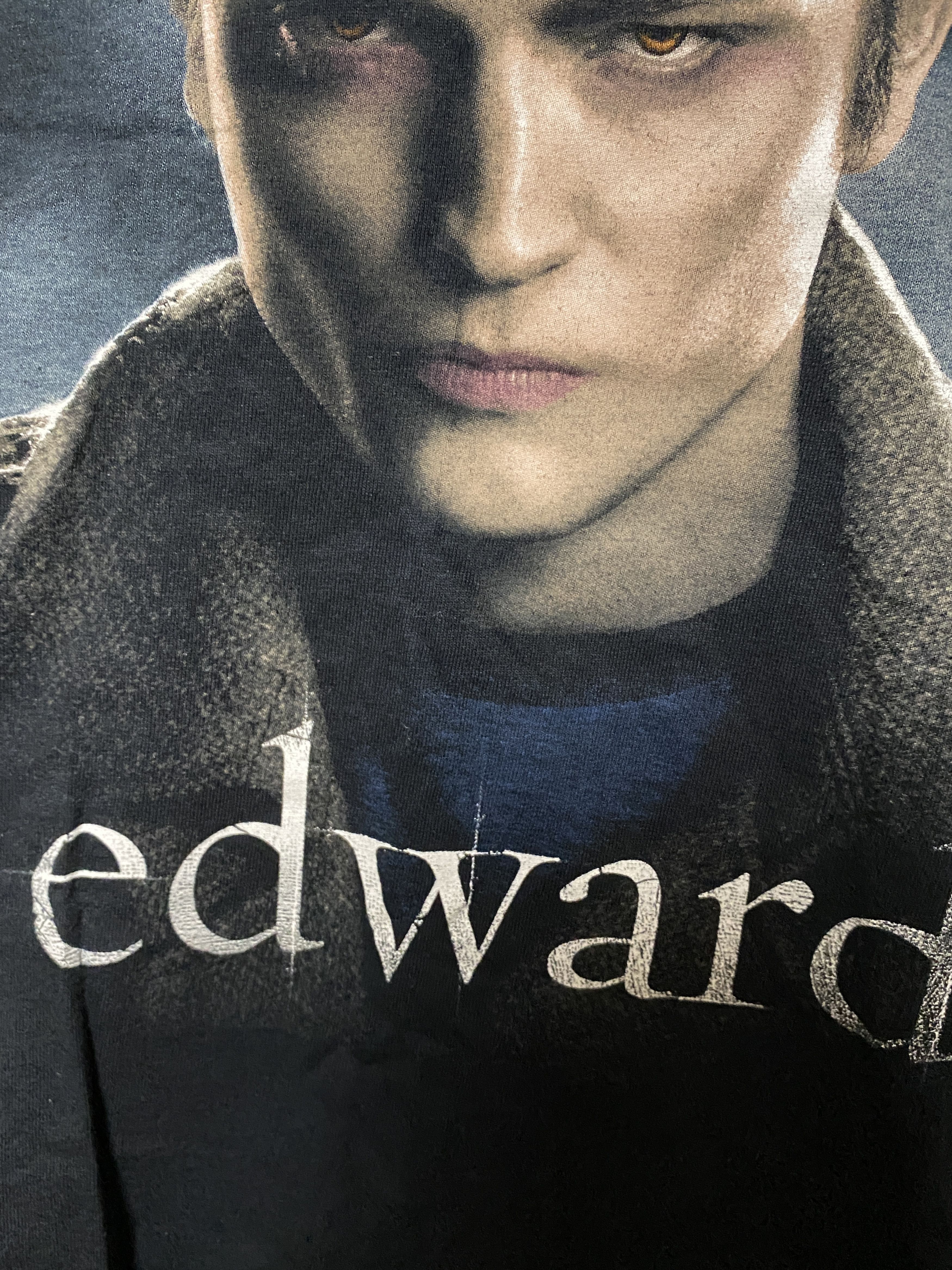 Vintage Vintage 2000s The Twilight Saga Movie Edward T-shirt Size US M / EU 48-50 / 2 - 8 Thumbnail