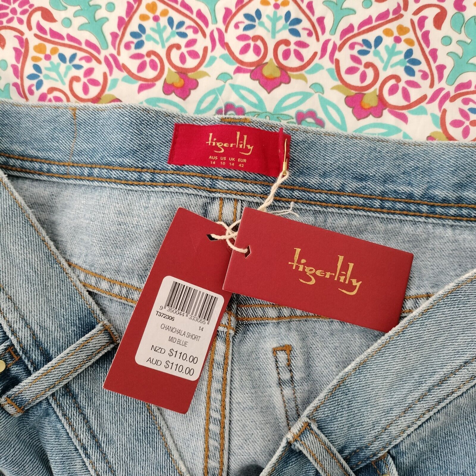 Designer Tigerlily Shorts Denim Cut Off High Waist Mini Booty Size 32" / US 10 / IT 46 - 6 Thumbnail