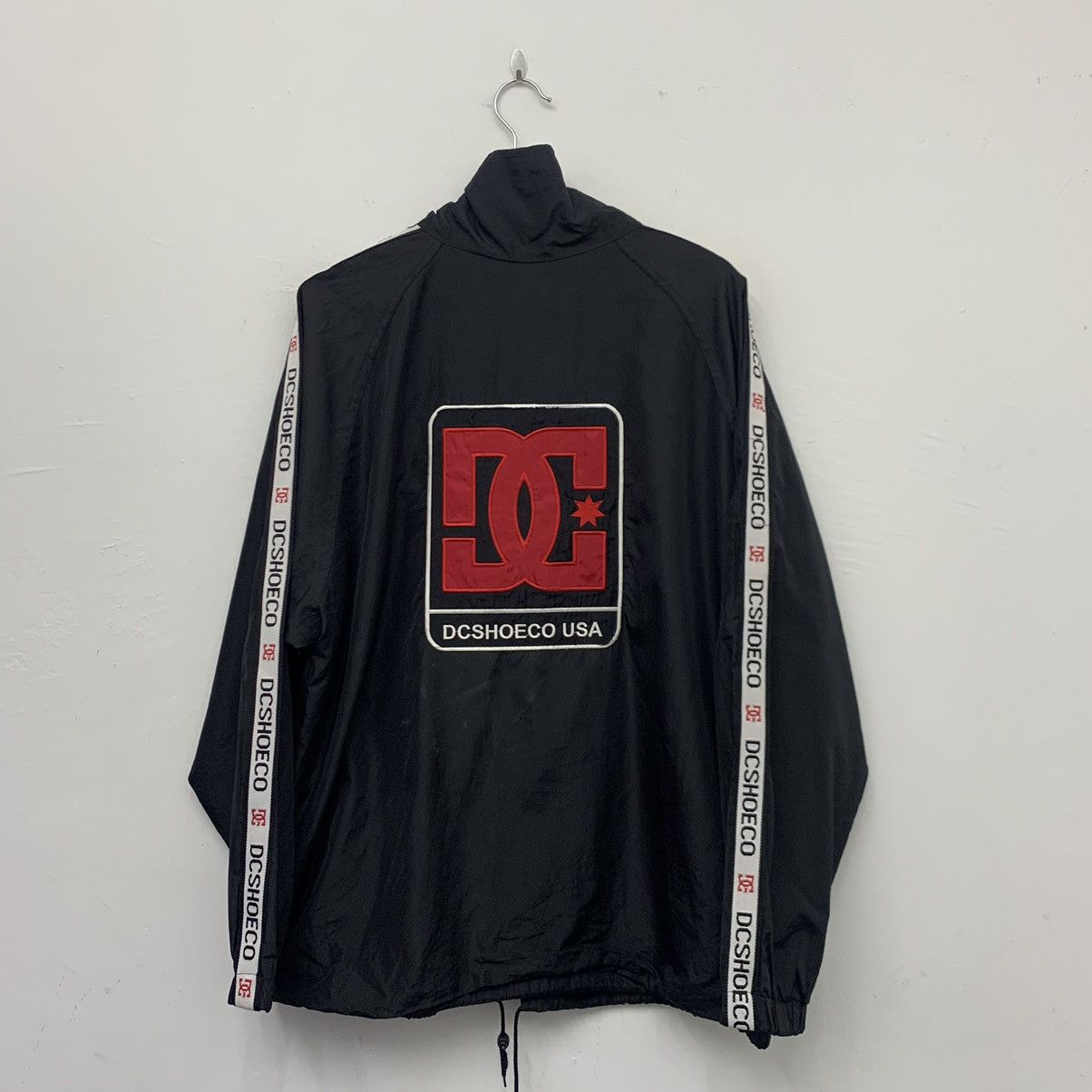 Other Vintage DC Shoe Co Usa Windbreaker Jacket Size US XL / EU 56 / 4 - 1 Thumbnail