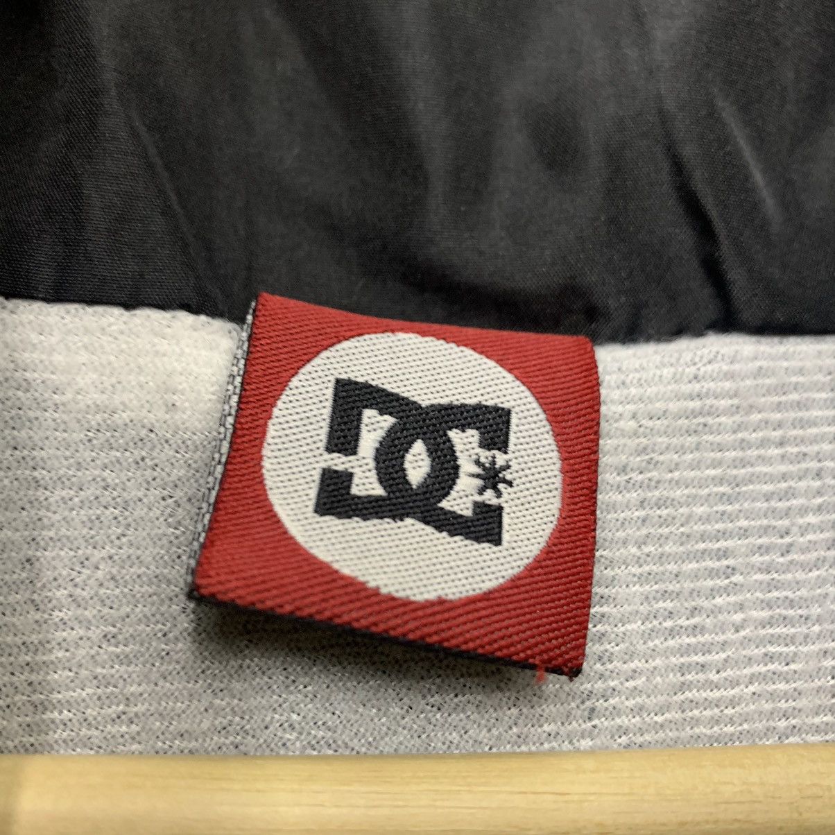 Other Vintage DC Shoe Co Usa Windbreaker Jacket Size US XL / EU 56 / 4 - 7 Thumbnail