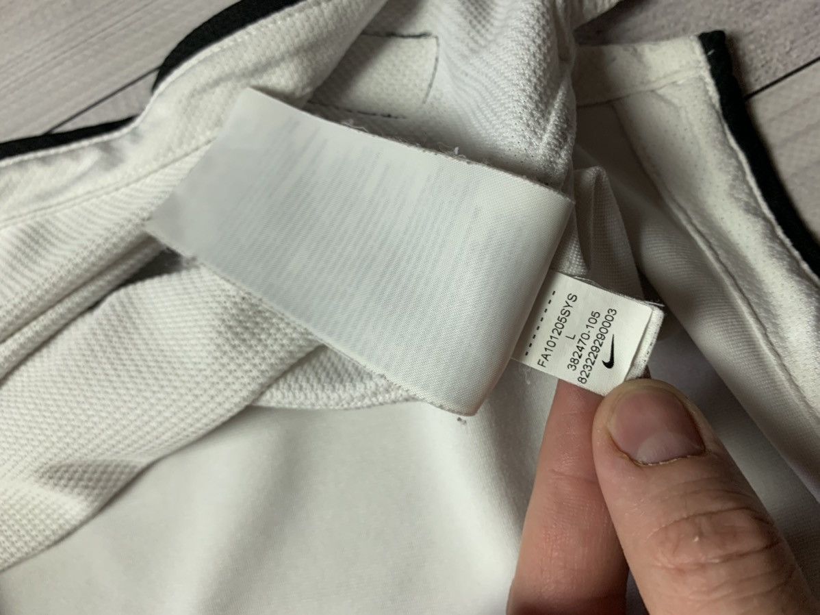 Nike Manchester United Soccer jersey white size L Size US L / EU 52-54 / 3 - 10 Thumbnail