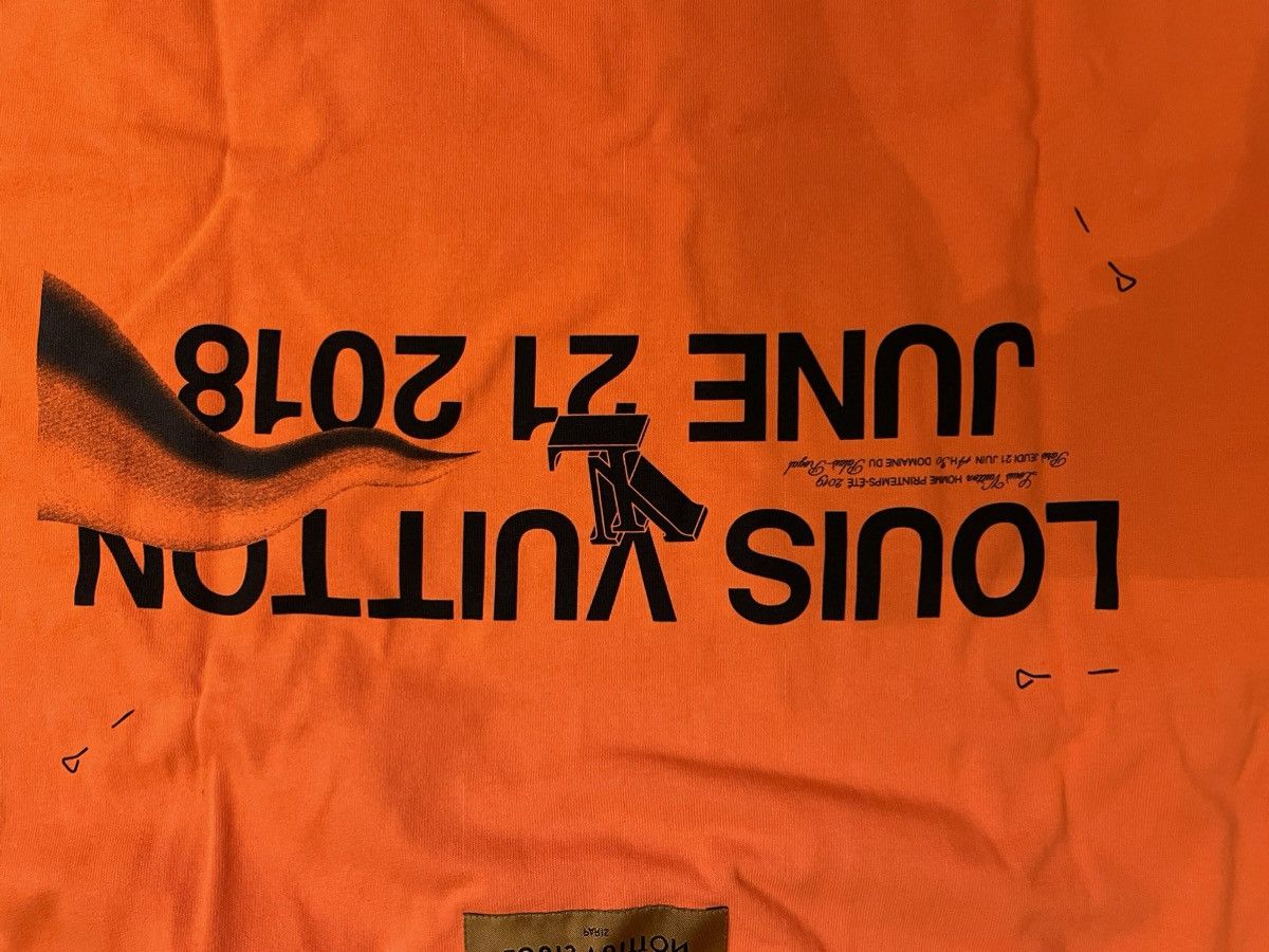 Louis Vuitton × Virgil Abloh LOUIS VUITTON MCA CHICAGO ORANGE STAFF T-SHIRT TEE SIZE M Size US M / EU 48-50 / 2 - 6 Thumbnail