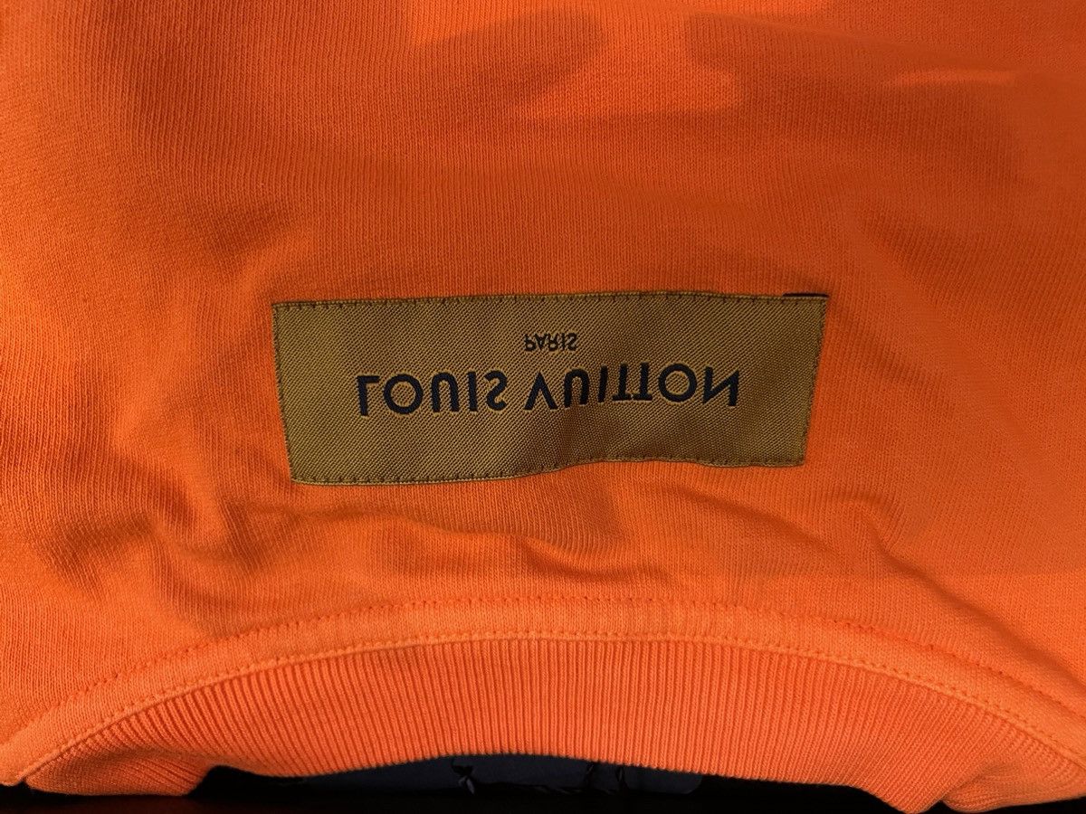 Louis Vuitton × Virgil Abloh LOUIS VUITTON MCA CHICAGO ORANGE STAFF T-SHIRT TEE SIZE M Size US M / EU 48-50 / 2 - 7 Thumbnail