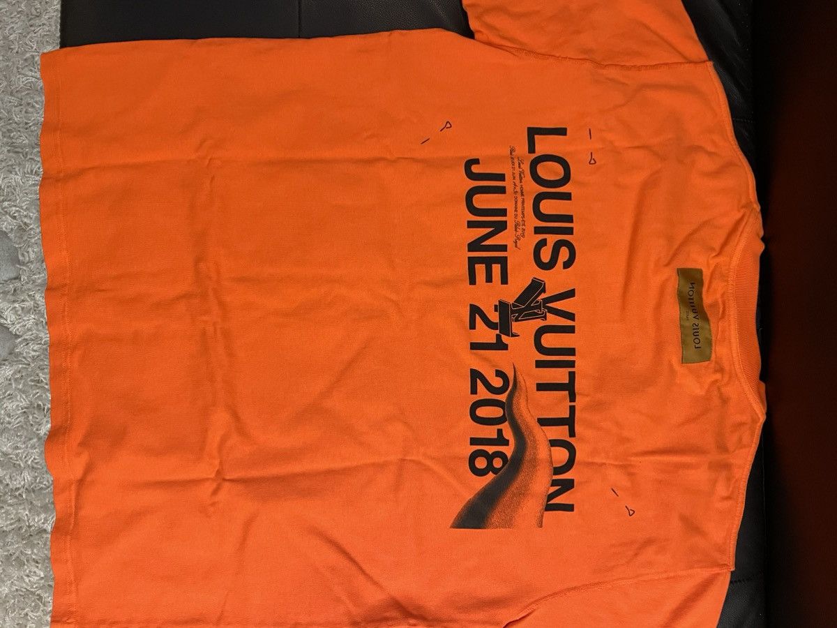 Louis Vuitton × Virgil Abloh LOUIS VUITTON MCA CHICAGO ORANGE STAFF T-SHIRT TEE SIZE M Size US M / EU 48-50 / 2 - 5 Thumbnail