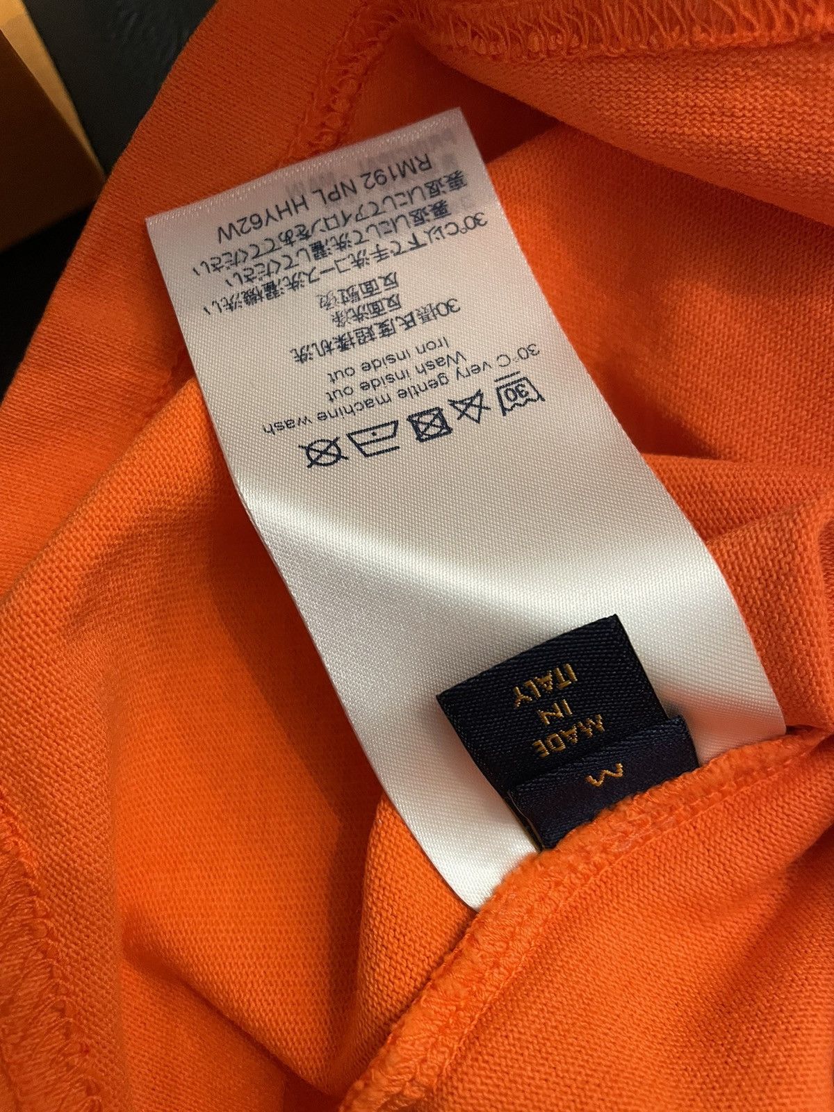 Louis Vuitton × Virgil Abloh LOUIS VUITTON MCA CHICAGO ORANGE STAFF T-SHIRT TEE SIZE M Size US M / EU 48-50 / 2 - 8 Thumbnail