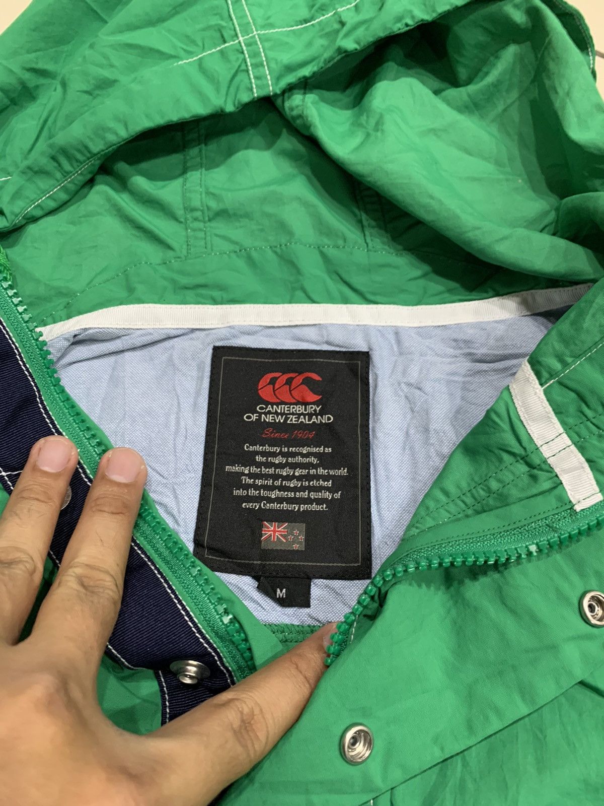 Canterbury of New Zealand NEAR MINT CABTERBURYOF NEW ZELAND WINDBREAKER HOODIE Size US M / EU 48-50 / 2 - 6 Thumbnail