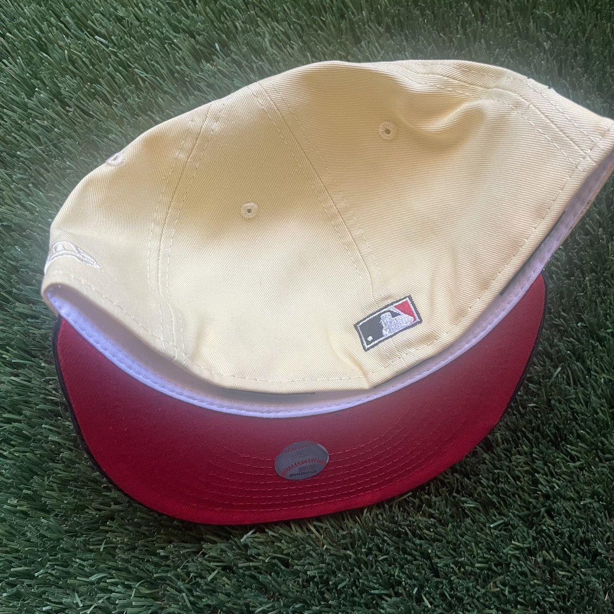 Cooperstown Collection × MLB × New Era Houston Astros 1986 Astrodome New Era 59Fifty Fitted 7 3/8 Size ONE SIZE - 4 Thumbnail