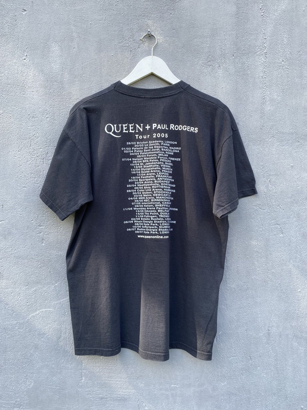 Band Tees Vintage 2000s QUEEN On Tour Band T Shirt Size US L / EU 52-54 / 3 - 3 Thumbnail