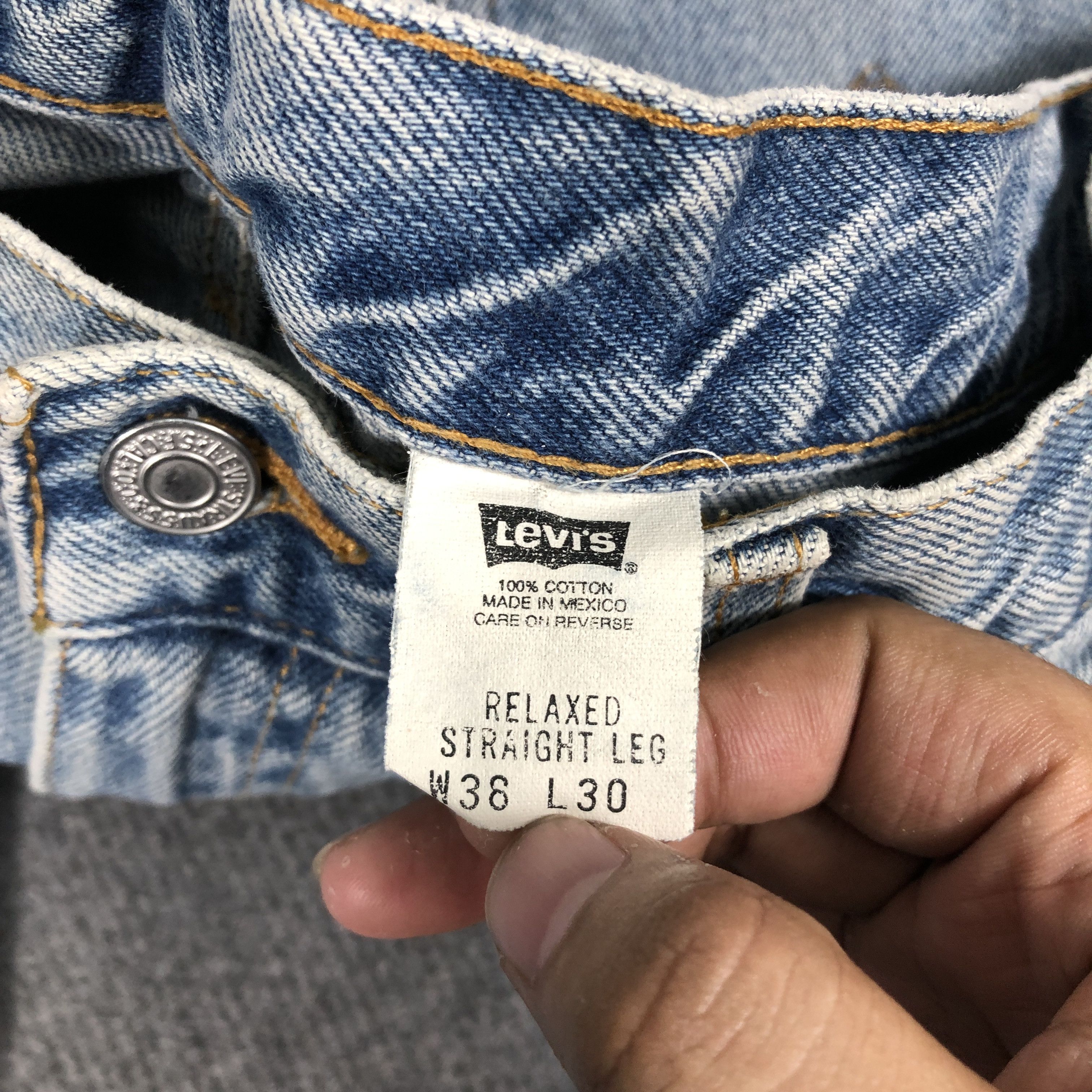 Levi's Vintage Levi's 559 Relaxed Straight Leg Faded Blue Jean Size US 38 / EU 54 - 18 Thumbnail