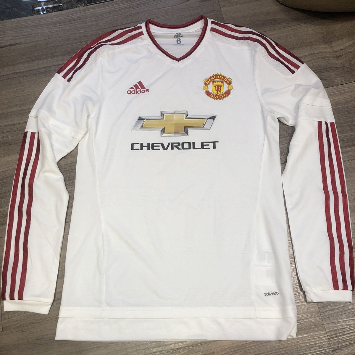 Manchester United 15/16 player issue L/S away #4 Jones