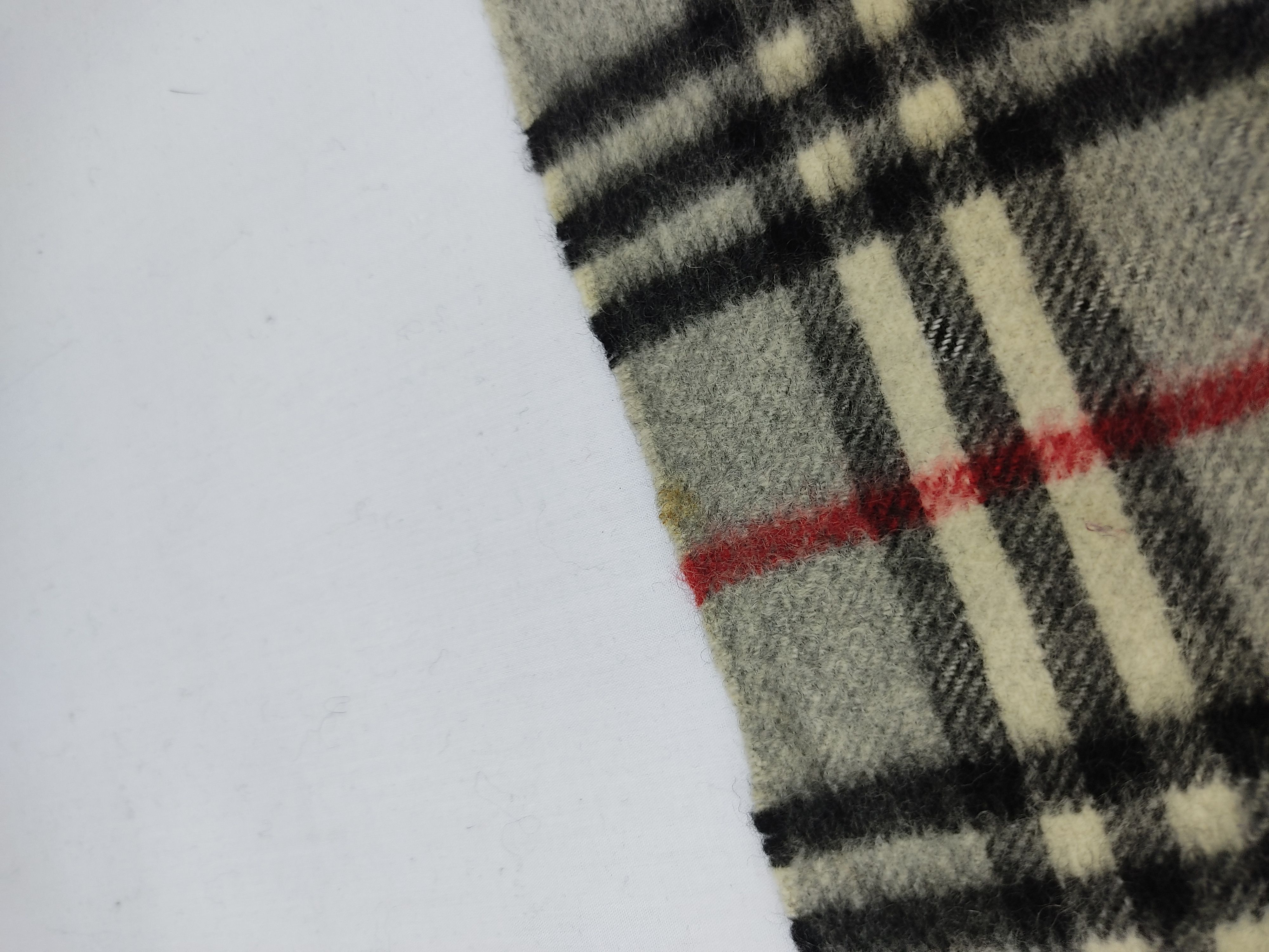 Burberry Burberry Scarf/Muffler/Cashmere Size ONE SIZE - 8 Thumbnail