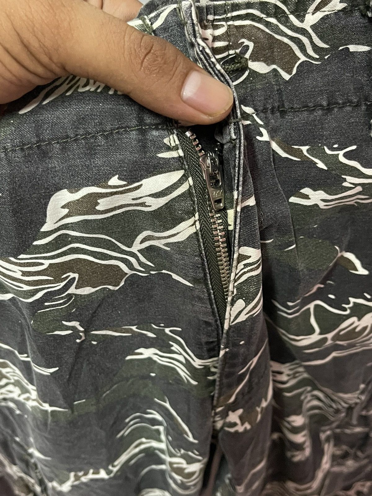 Stussy × Vintage Stussy Tiger Stripe Cargo Pants🔥🔥🔥🔥 Size US 32 / EU 48 - 14 Thumbnail
