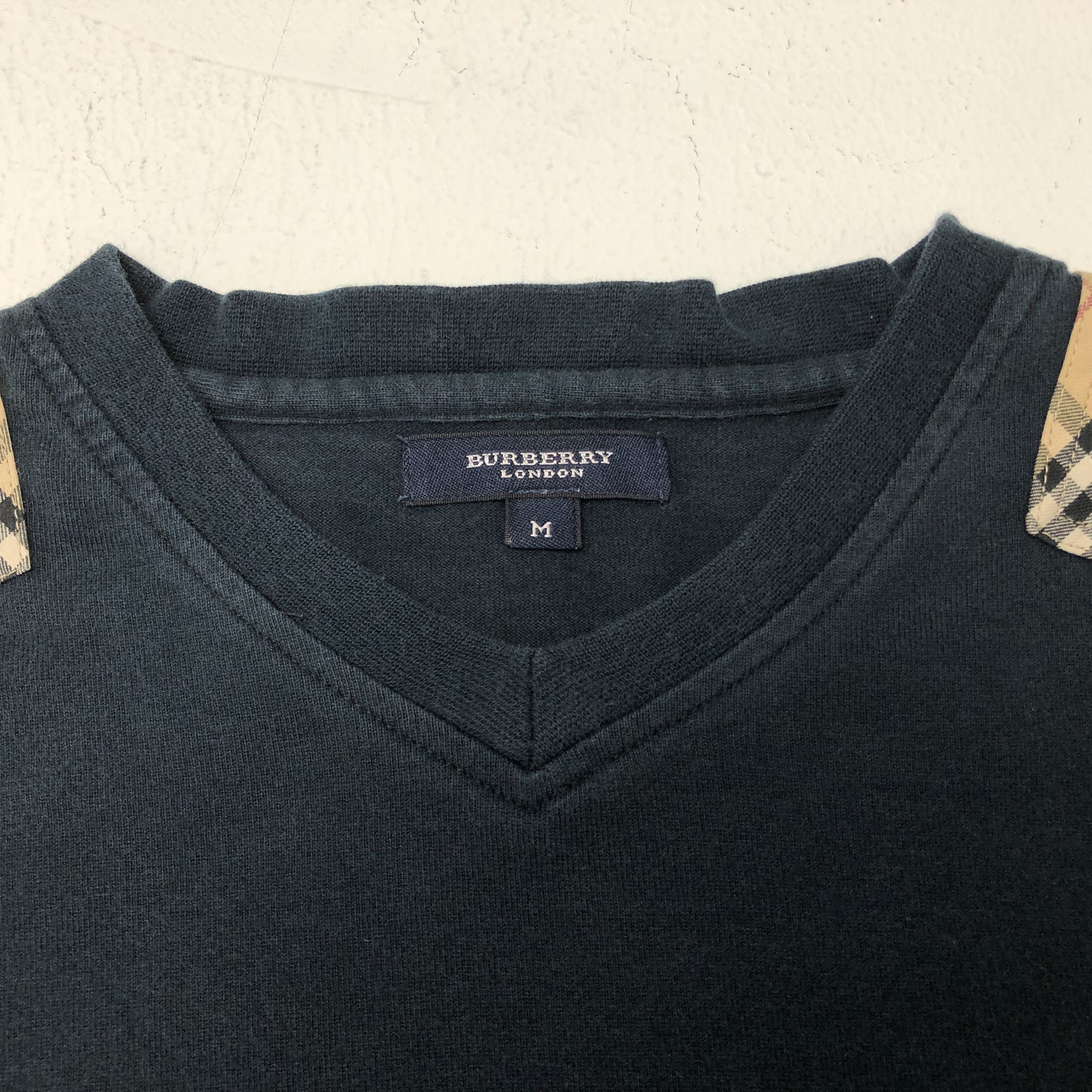 Burberry × Vintage Burberry London Nova Check Shoulder Design Tshirt Size US L / EU 52-54 / 3 - 4 Thumbnail
