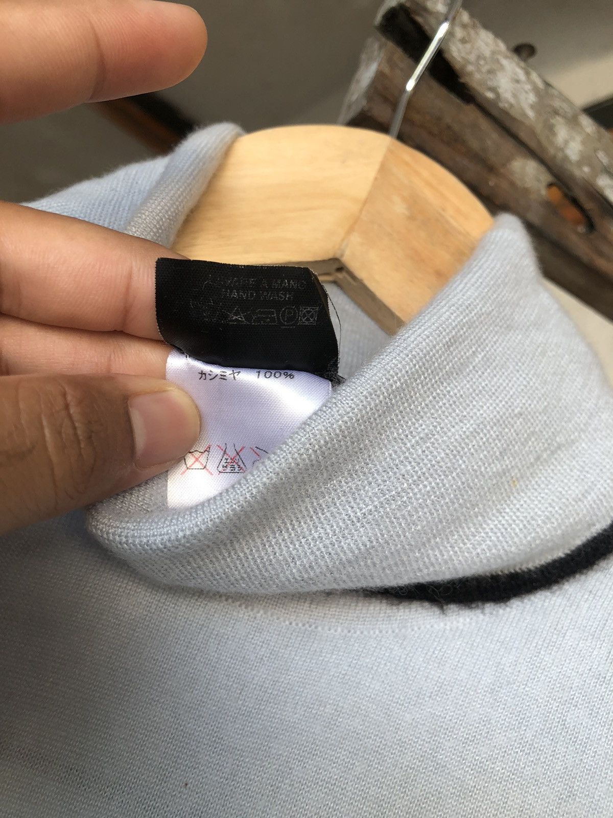 Gucci Vintage Gucci Baby Blue Small Logo Knit Turtle Neck Size XL / US 12-14 / IT 48-50 - 16 Thumbnail