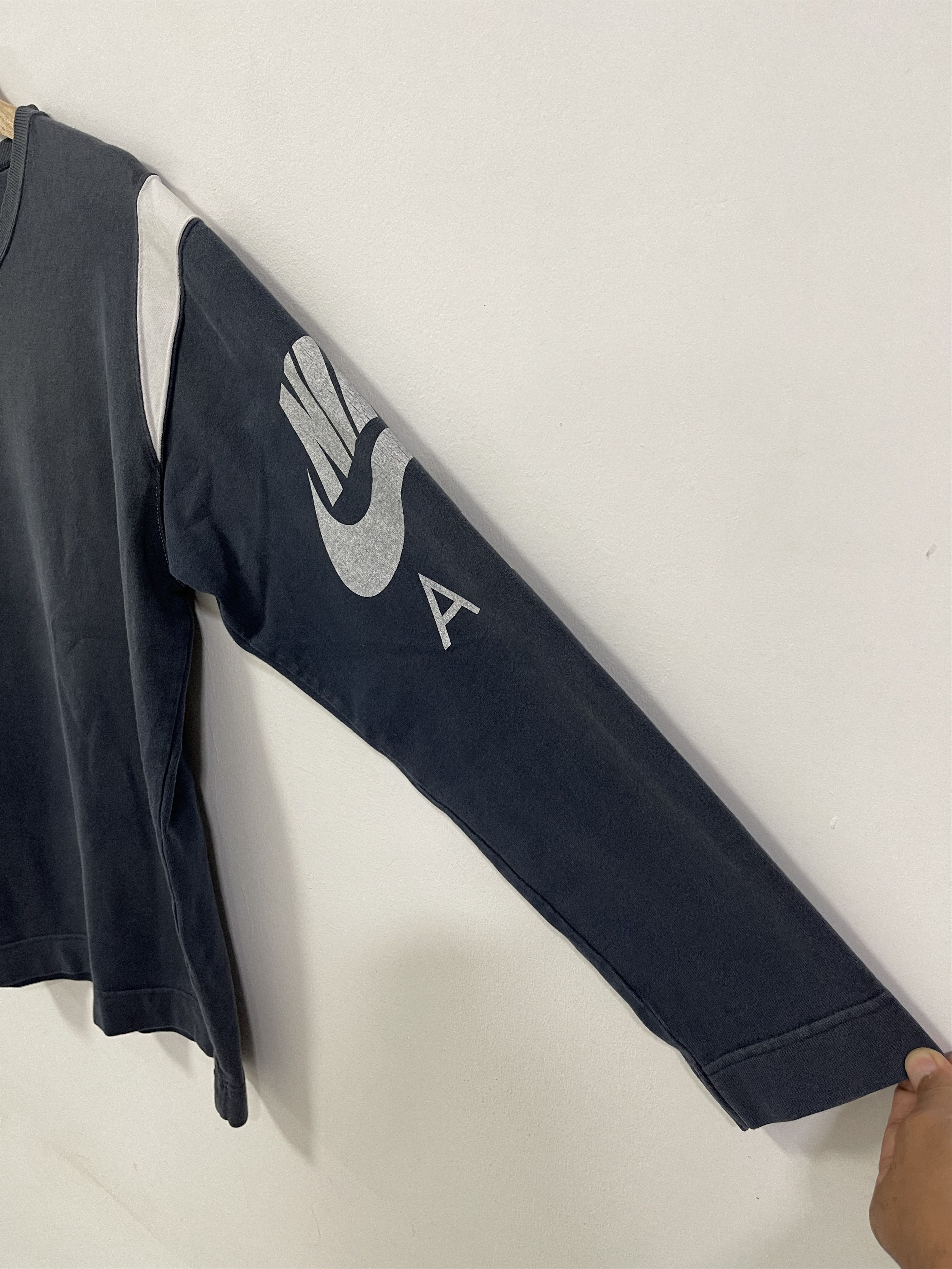 Nike × Vintage Vintage Nike Air Logo Y2k Sweatshirt Size M / US 6-8 / IT 42-44 - 3 Thumbnail