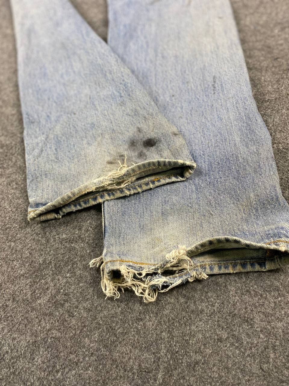 Levi's levis 501 distressed damaged denim with oil stain Size US 36 / EU 52 - 8 Thumbnail