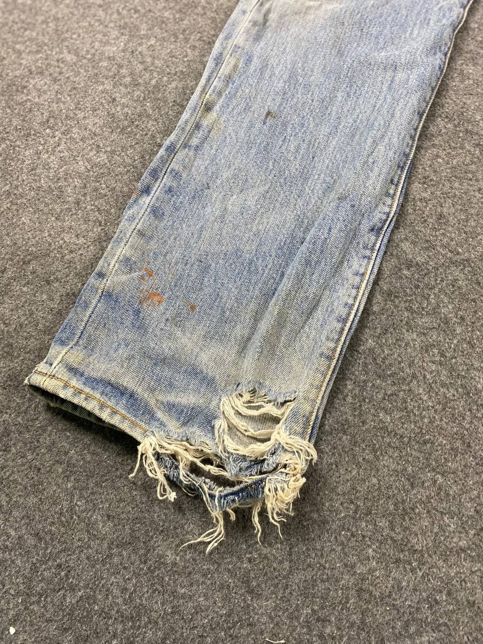Levi's levis 501 distressed damaged denim with oil stain Size US 36 / EU 52 - 14 Thumbnail