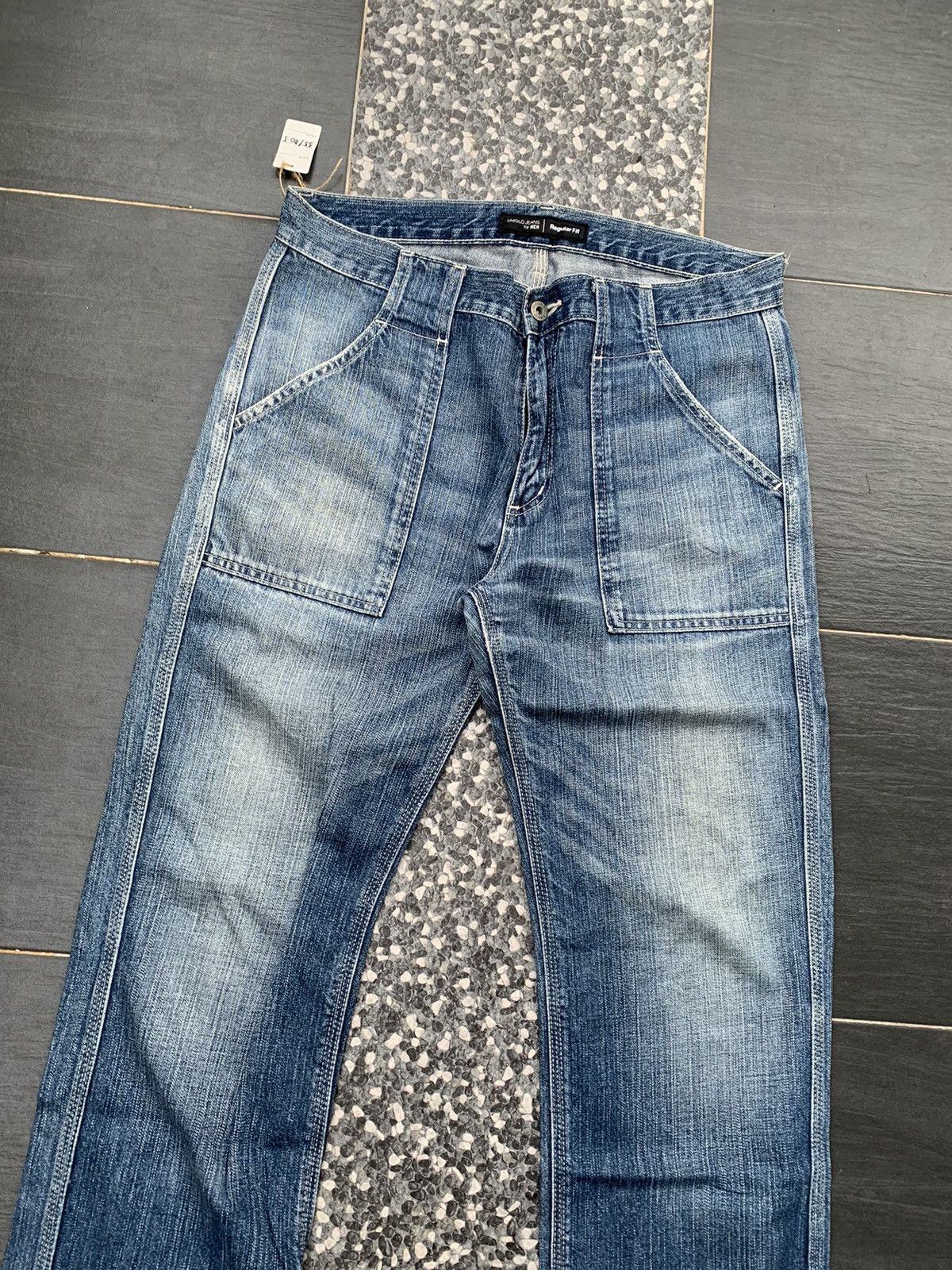 Uniqlo Uniqlo Faded Wash Denim Size US 35 - 2 Thumbnail