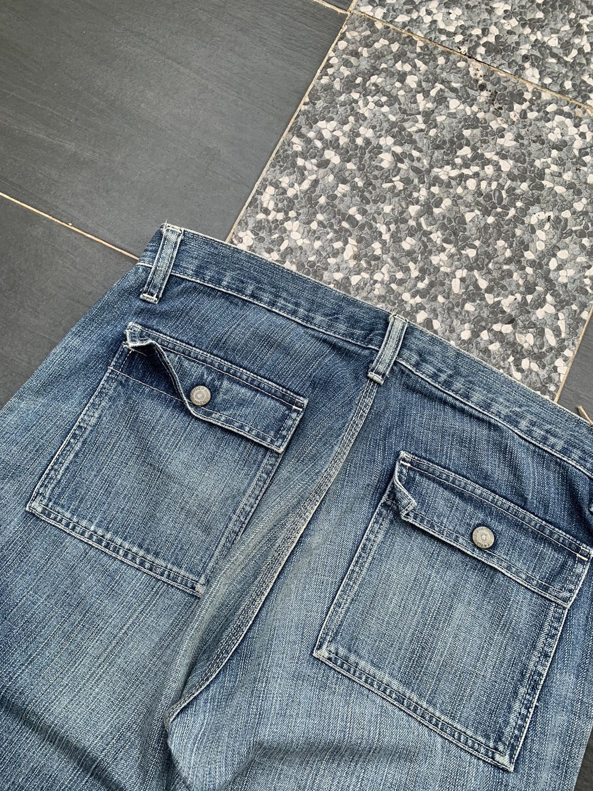 Uniqlo Uniqlo Faded Wash Denim Size US 35 - 8 Thumbnail
