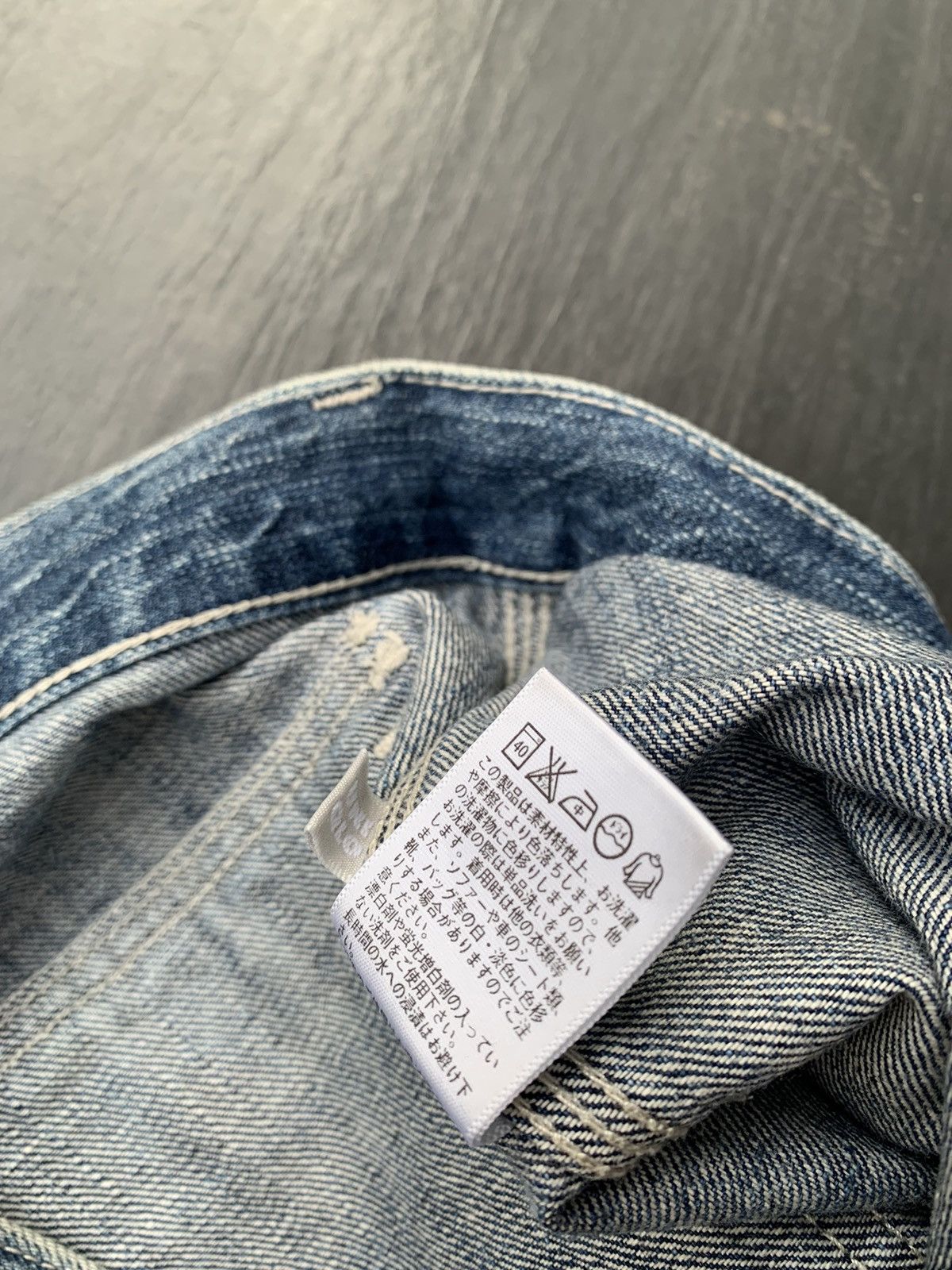 Uniqlo Uniqlo Faded Wash Denim Size US 35 - 5 Thumbnail