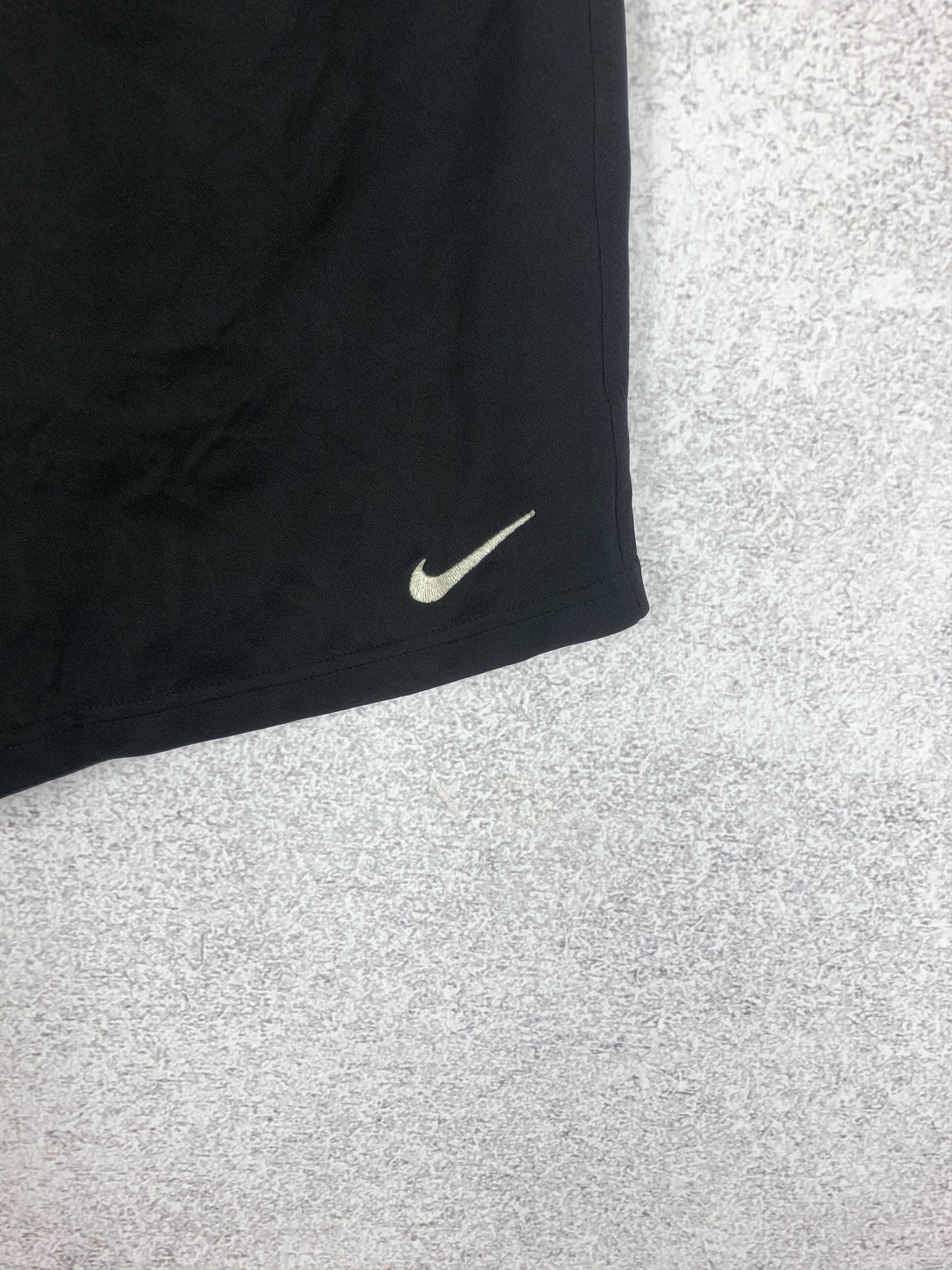 Vintage Vintage Nike Black Shorts Small Swoosh Size US 32 / EU 48 - 2 Thumbnail