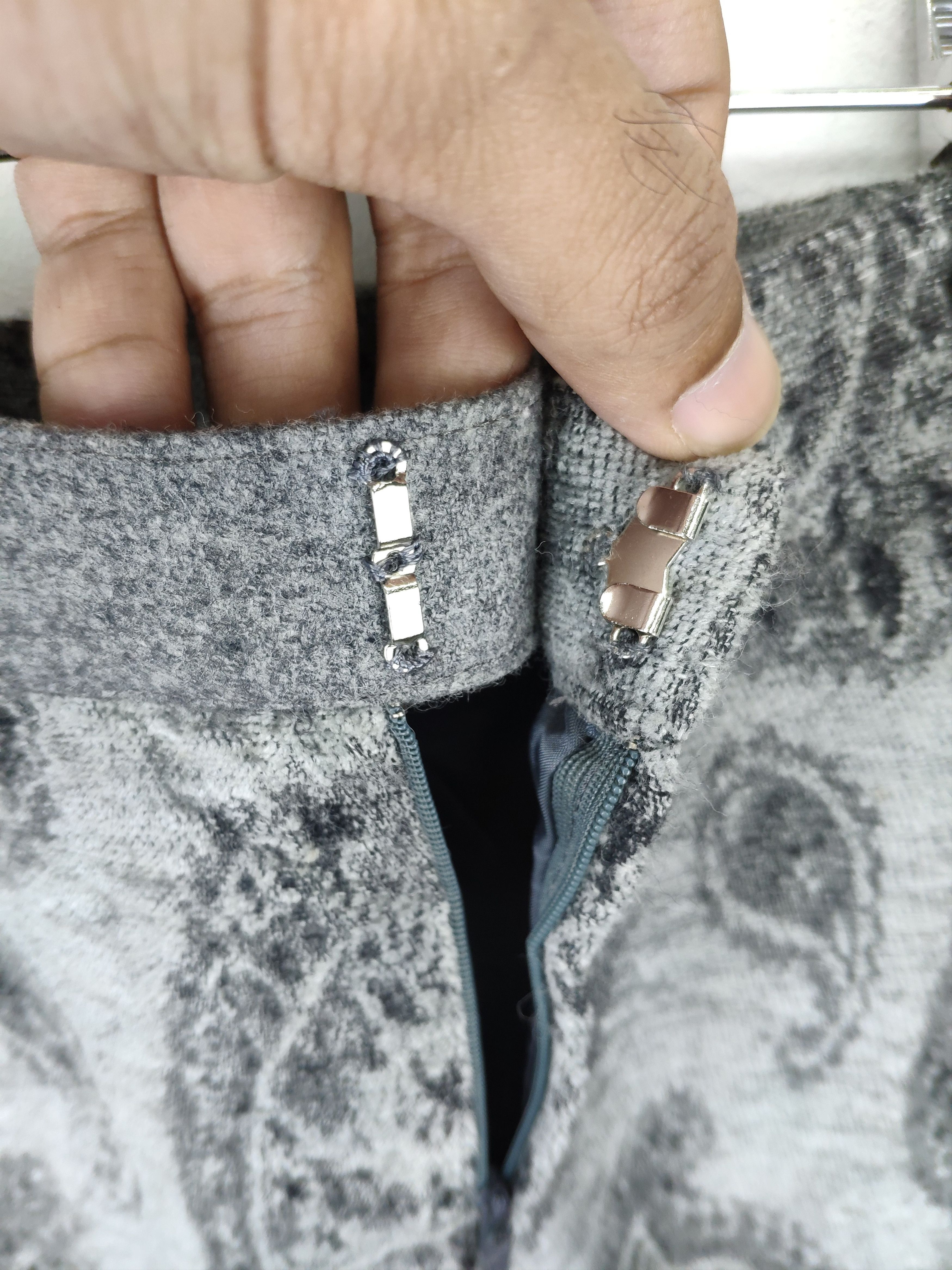 Designer × Ungaro Paris Ungaro Paris Wool Mini Skirt Paisley Style Size 28" / US 6 / IT 42 - 8 Thumbnail