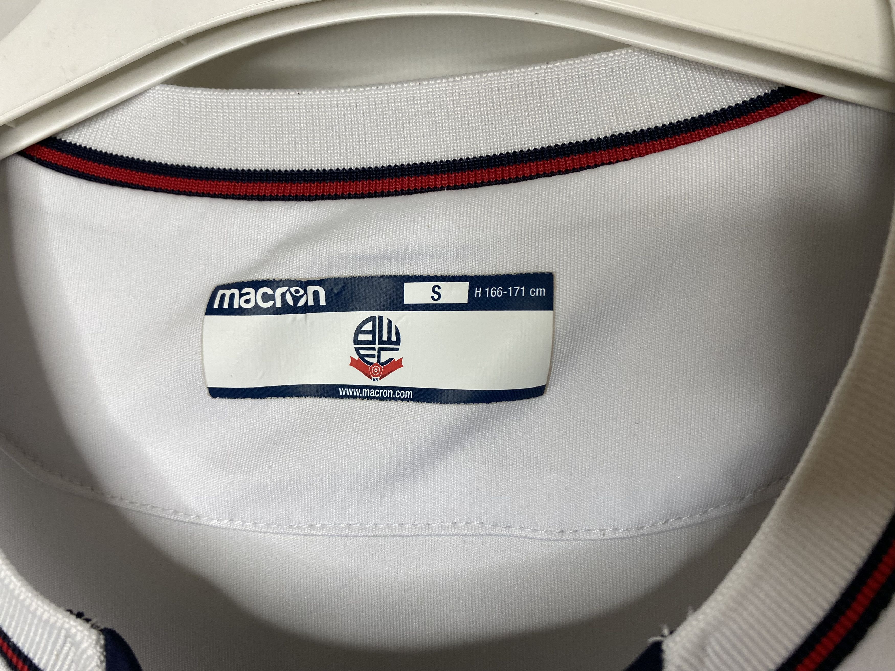 Macron BOLTON WANDERERS 2017 2018 HOME FOOTBALL SHIRT SOCCER JERSEY Size US S / EU 44-46 / 1 - 7 Thumbnail
