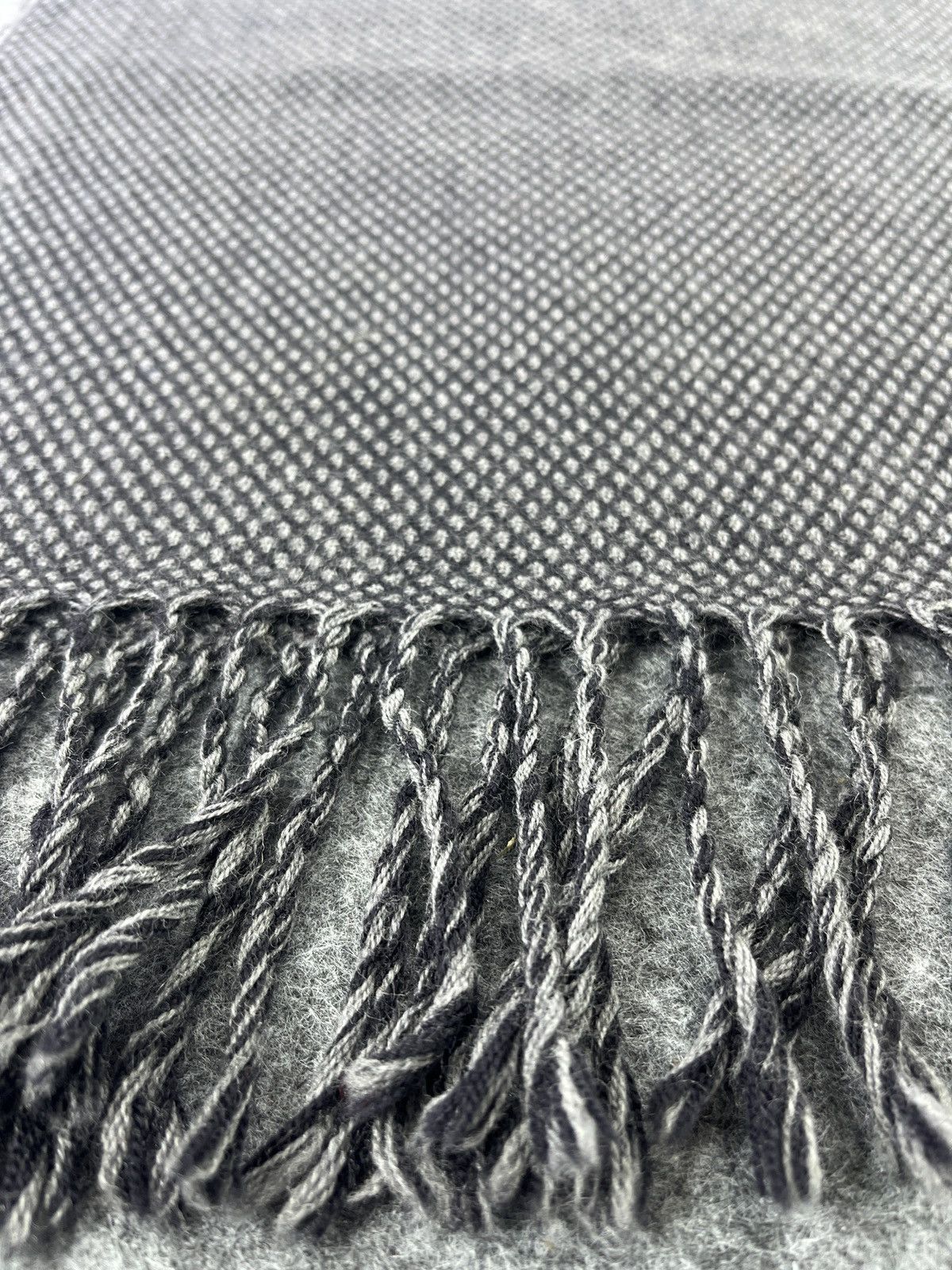 Armani Collezioni Scarf/Muffler/Neckwear - T282