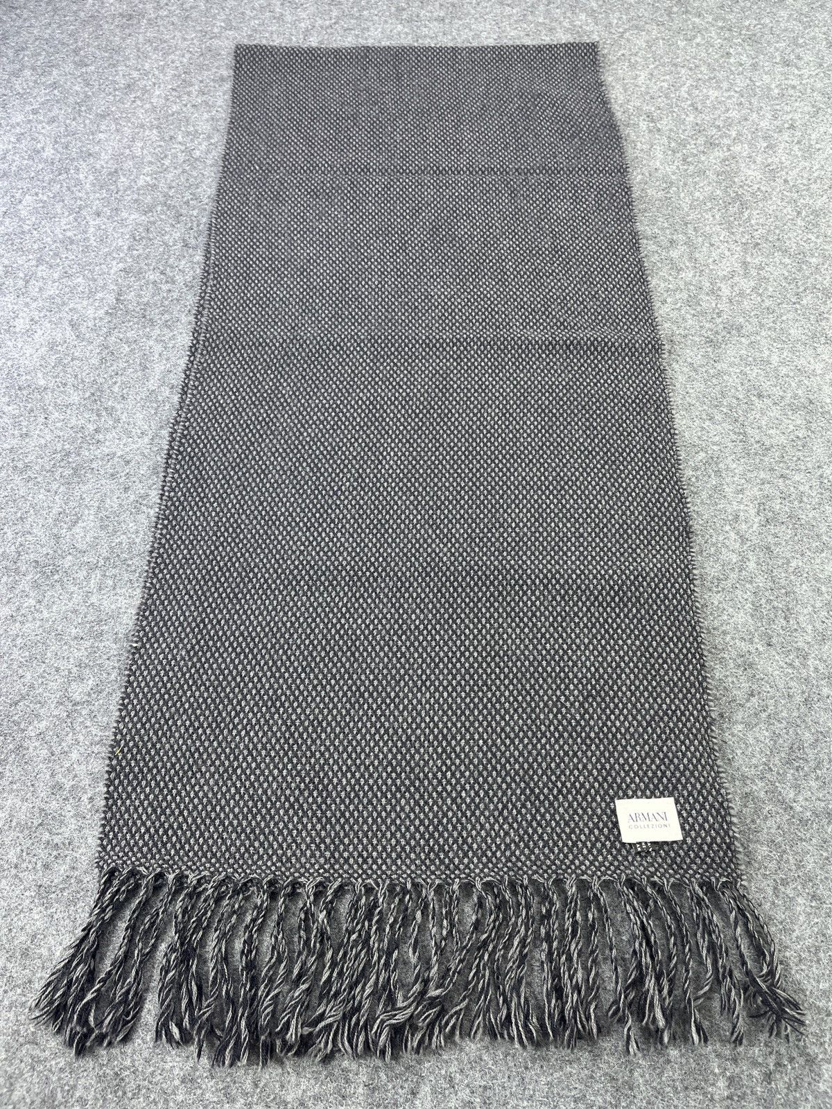 Armani Collezioni Scarf/Muffler/Neckwear - T282