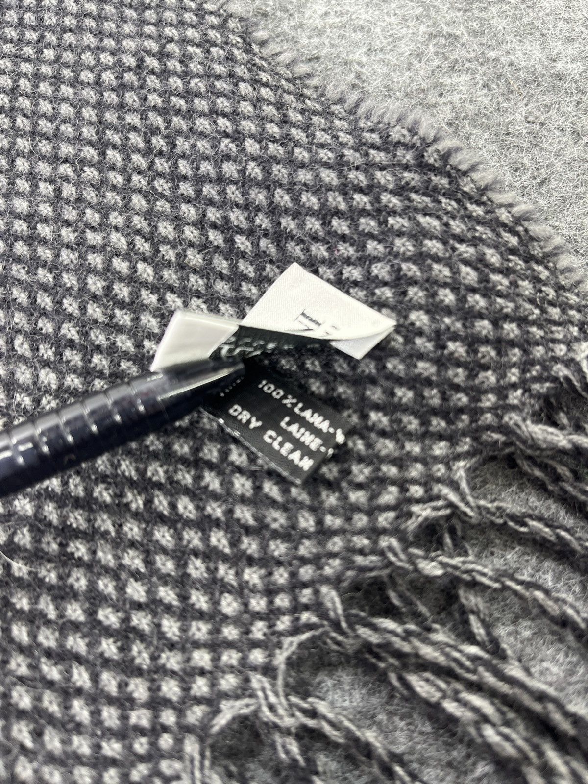 Armani Collezioni Scarf/Muffler/Neckwear - T282