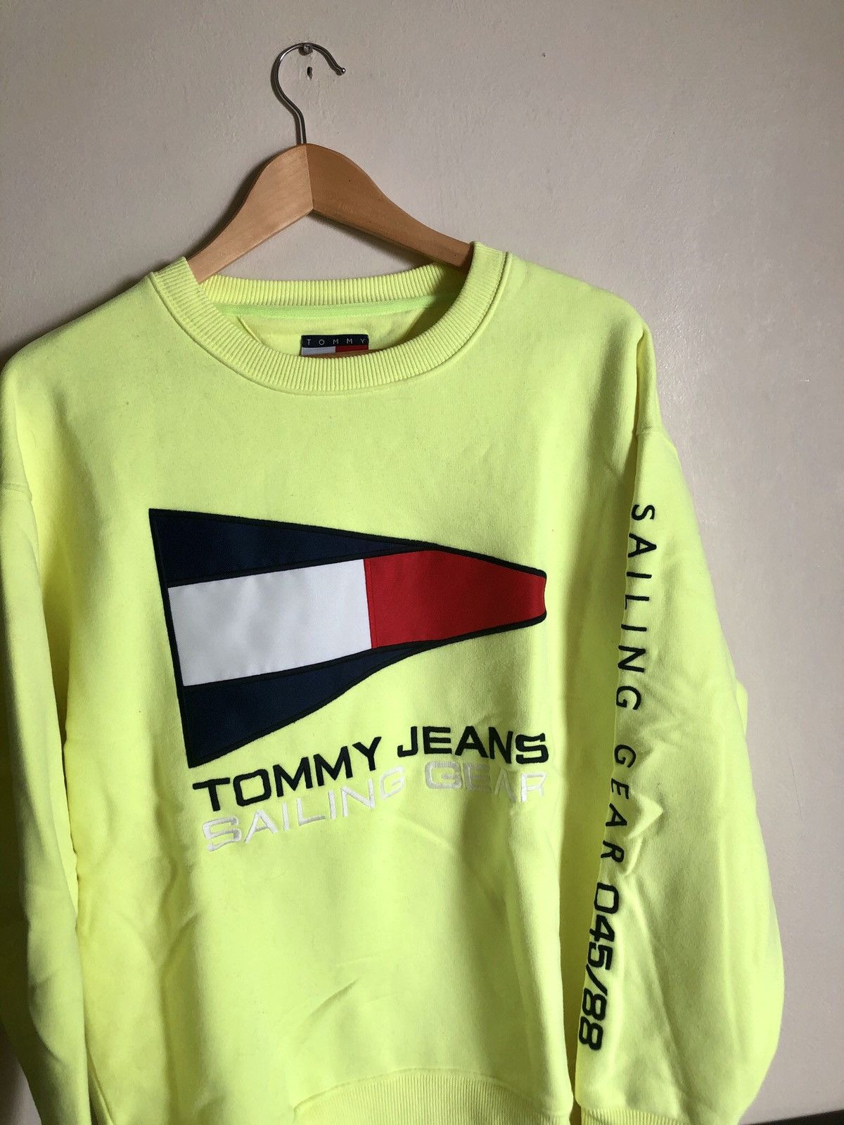 Tommy Hilfiger × Tommy Jeans Tommy Hilfiger Jeans Sailing Yatch flag crewneck Size US L / EU 52-54 / 3 - 2 Thumbnail